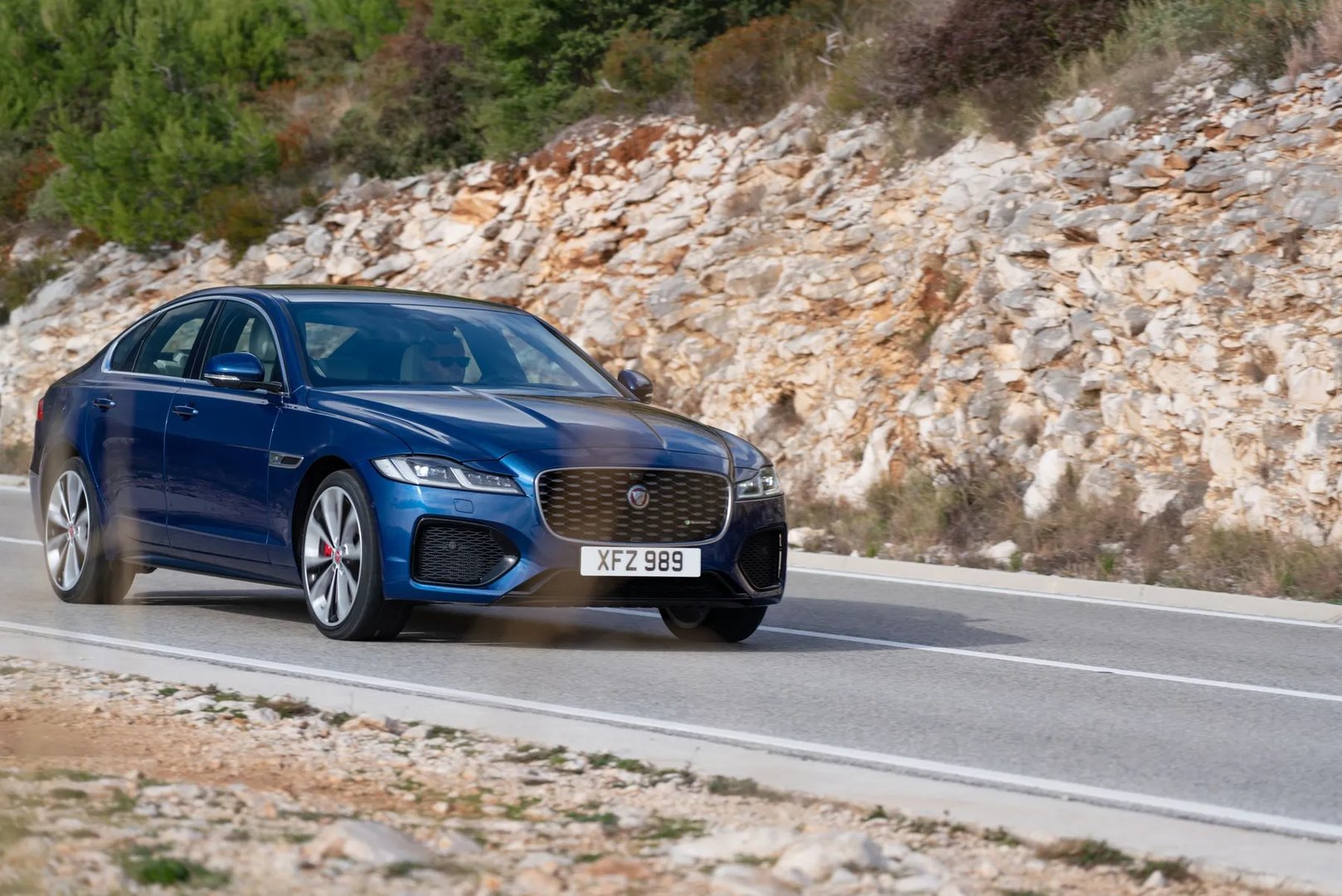 Jaguar_XF_2_generation_restyling__Sedan__4.jpg