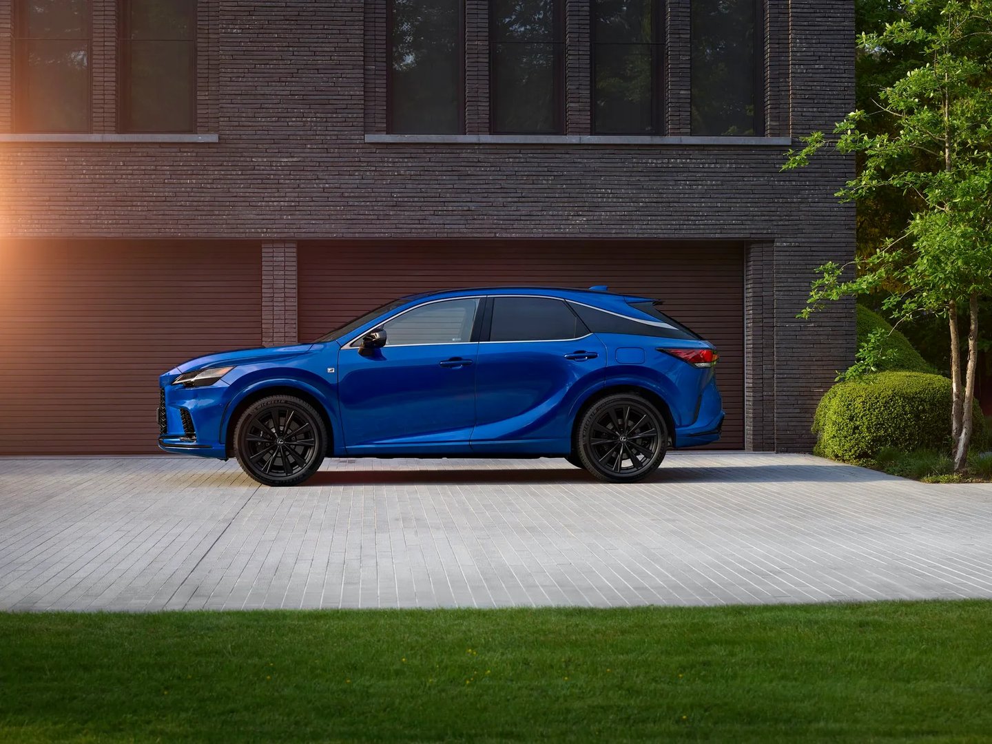 Lexus_RX_5_generation__SUV_5-doors__11.jpg