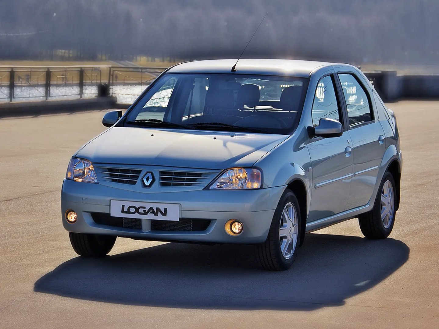 Renault_Logan_1_generation__Sedan__4.jpg