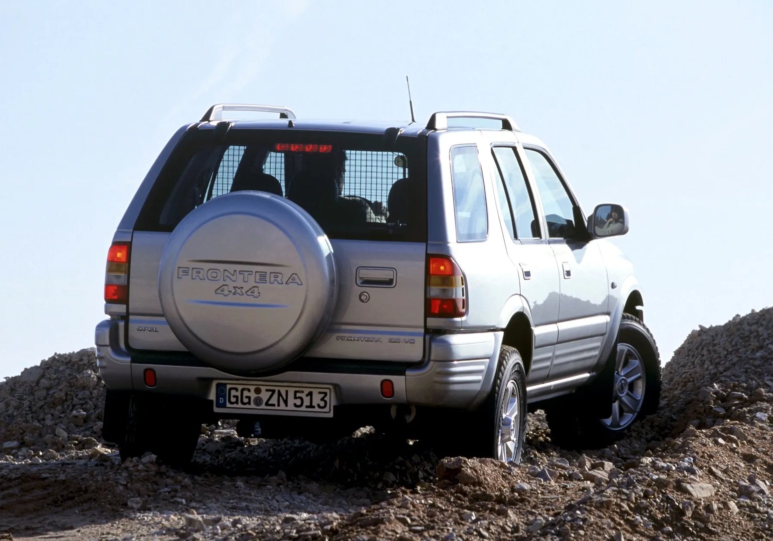 Opel_Frontera_2_generation_restyling__SUV_5-doors__2.jpg