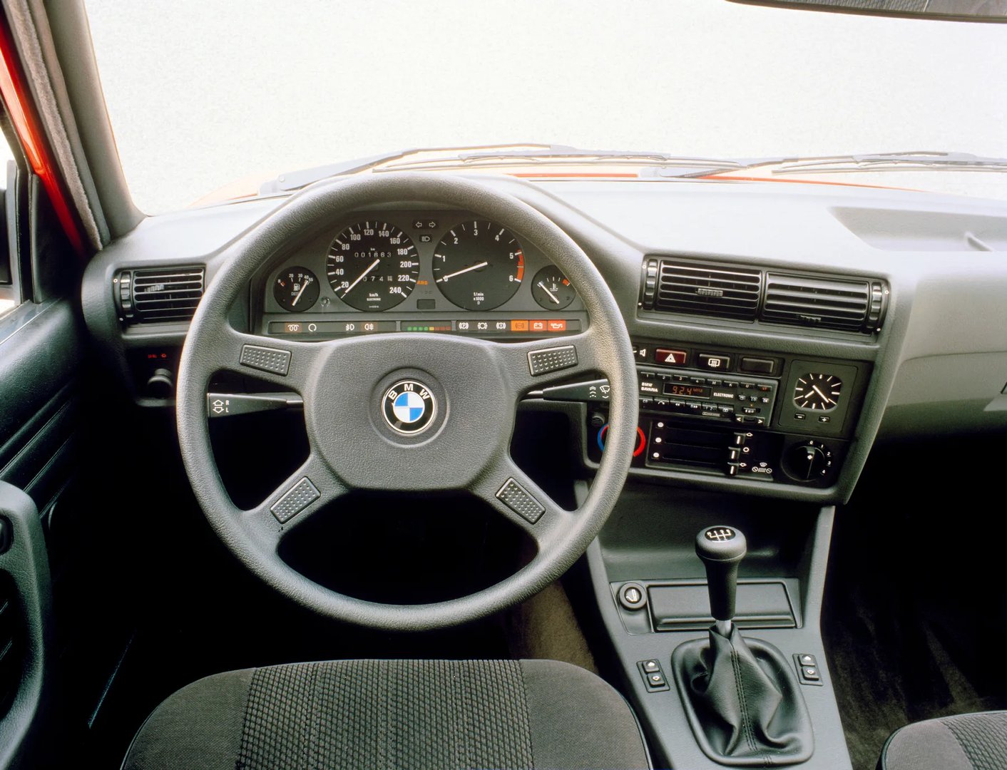 BMW_3_series_2_generation__Sedan__13.jpg