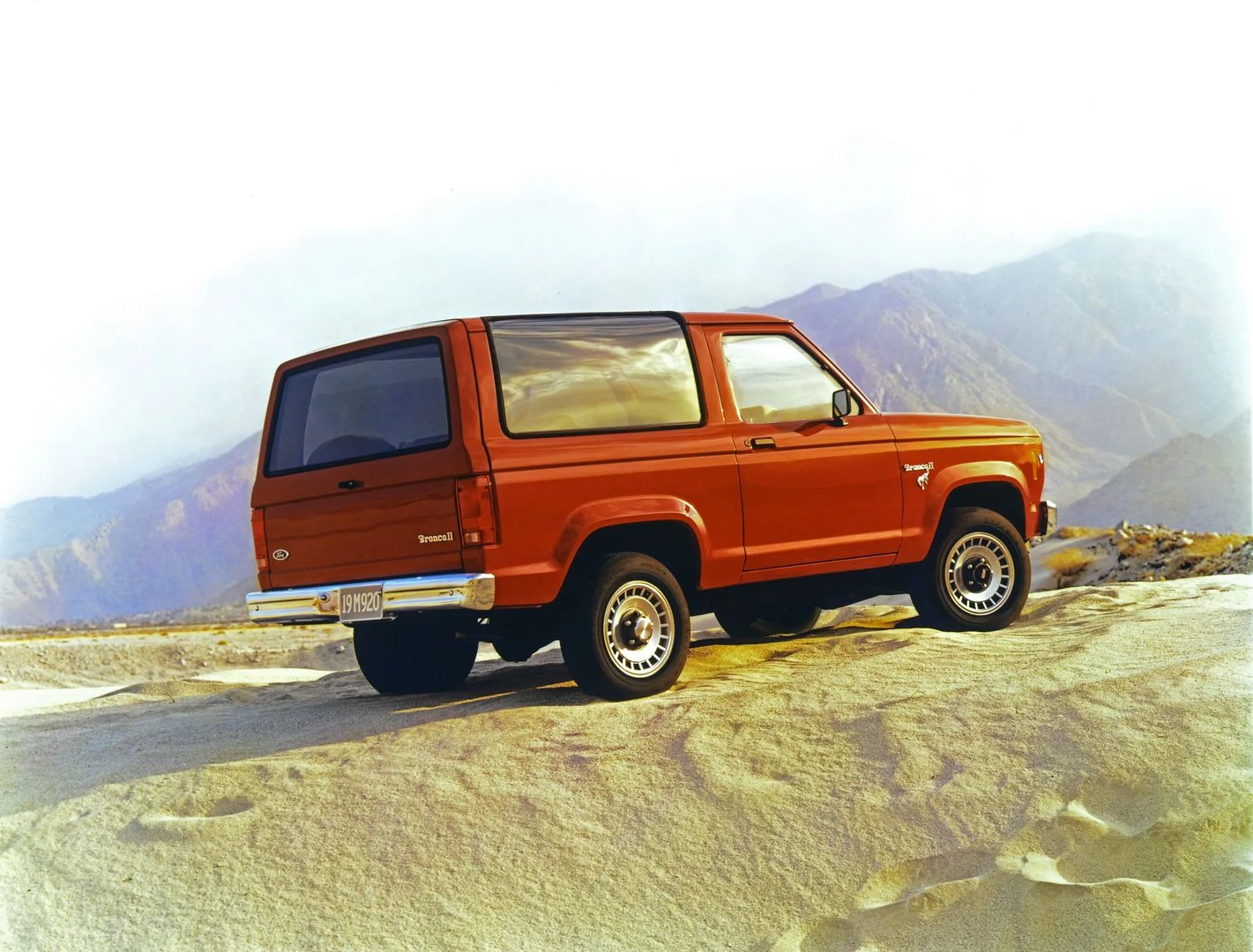 Ford_Bronco-II_1_generation__SUV_3-doors__5.jpg