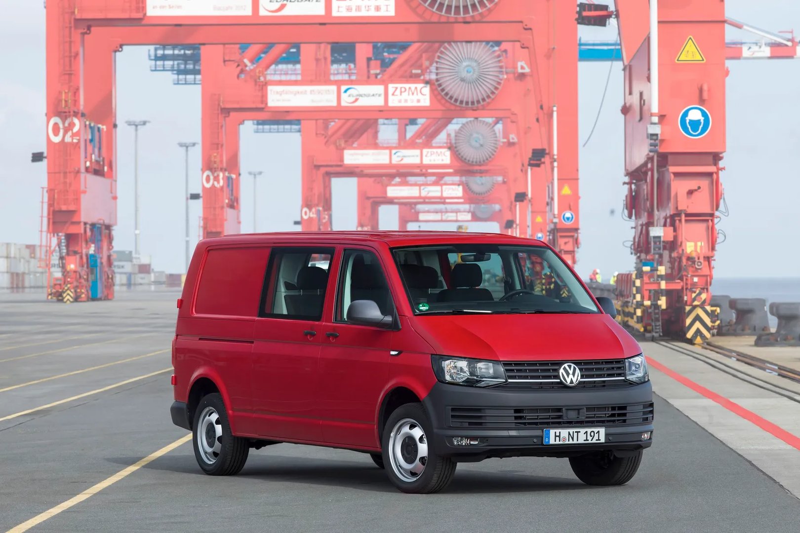 Volkswagen_Transporter_6_generation__Van_Long__1.jpg