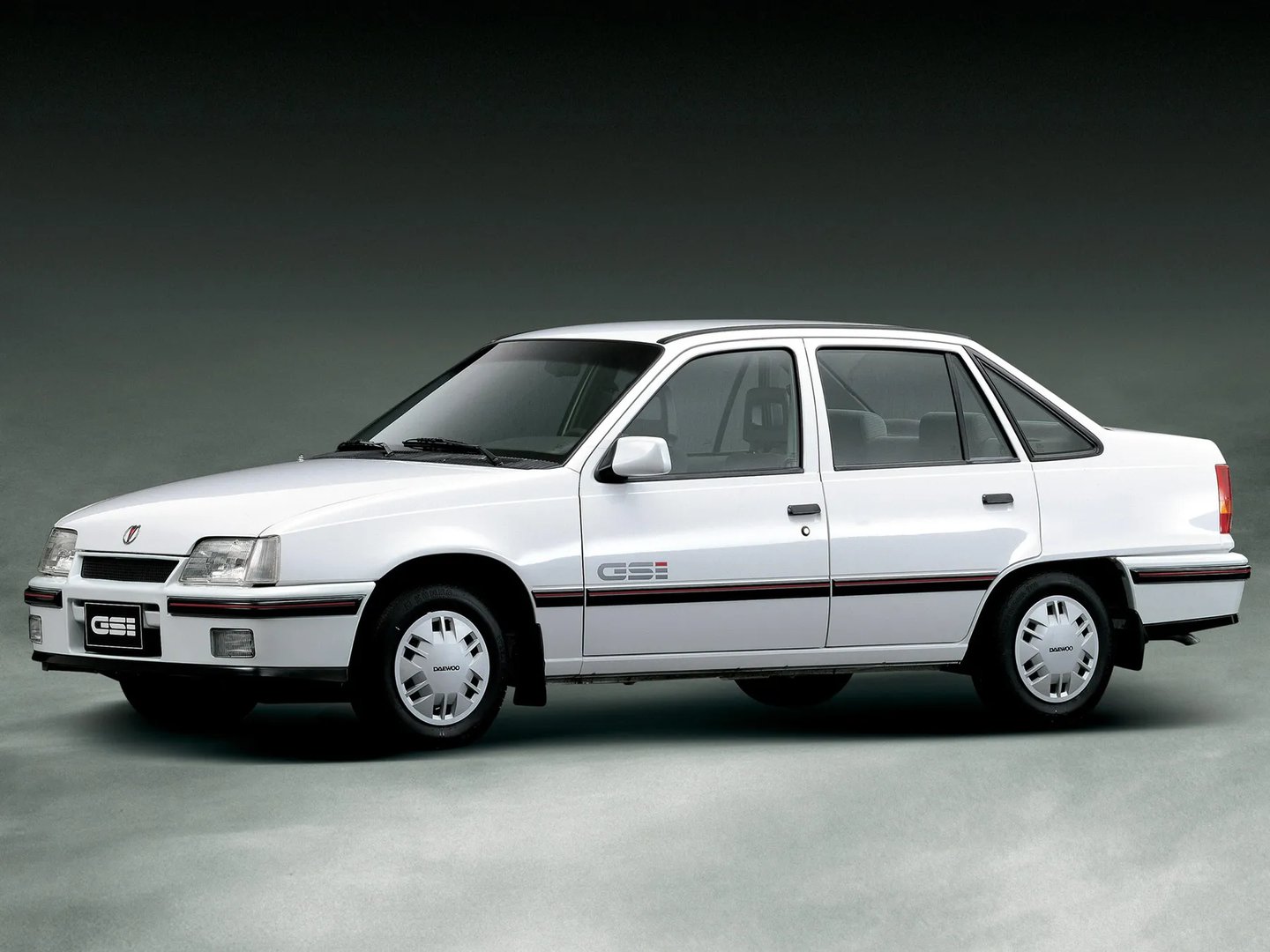 Daewoo_LeMans_1_generation__Sedan__1.jpg