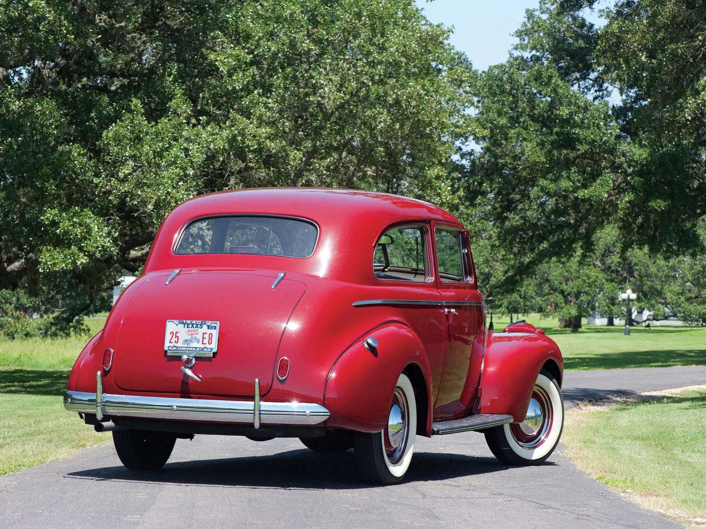 Chevrolet_Special_DeLuxe_1_generation__Sedan_2-doors__1.jpg