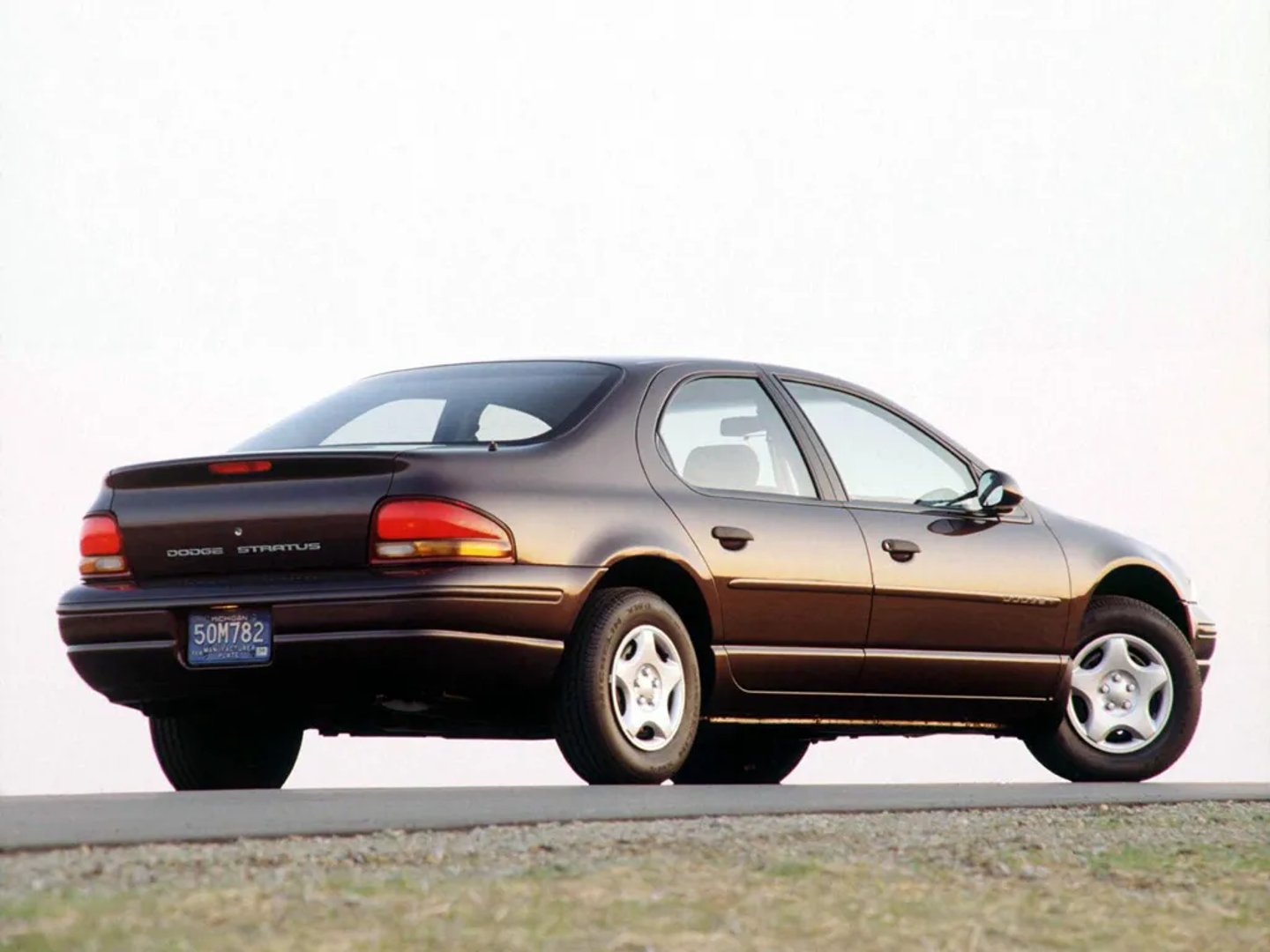 Chrysler_Stratus_1_generation__Sedan__1.jpg