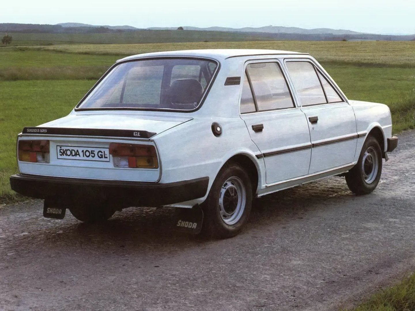Skoda_105,_120_1_generation__Sedan__3.jpg