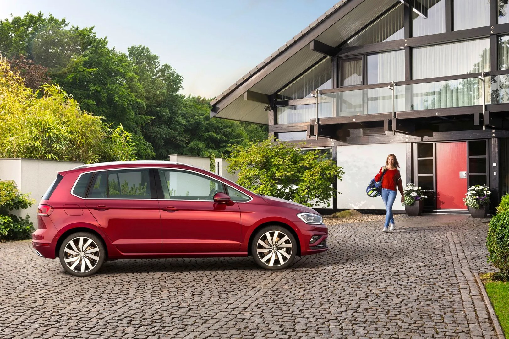 Volkswagen_Golf_Sportsvan_1_generation_restyling__Compact_Van__12.jpg
