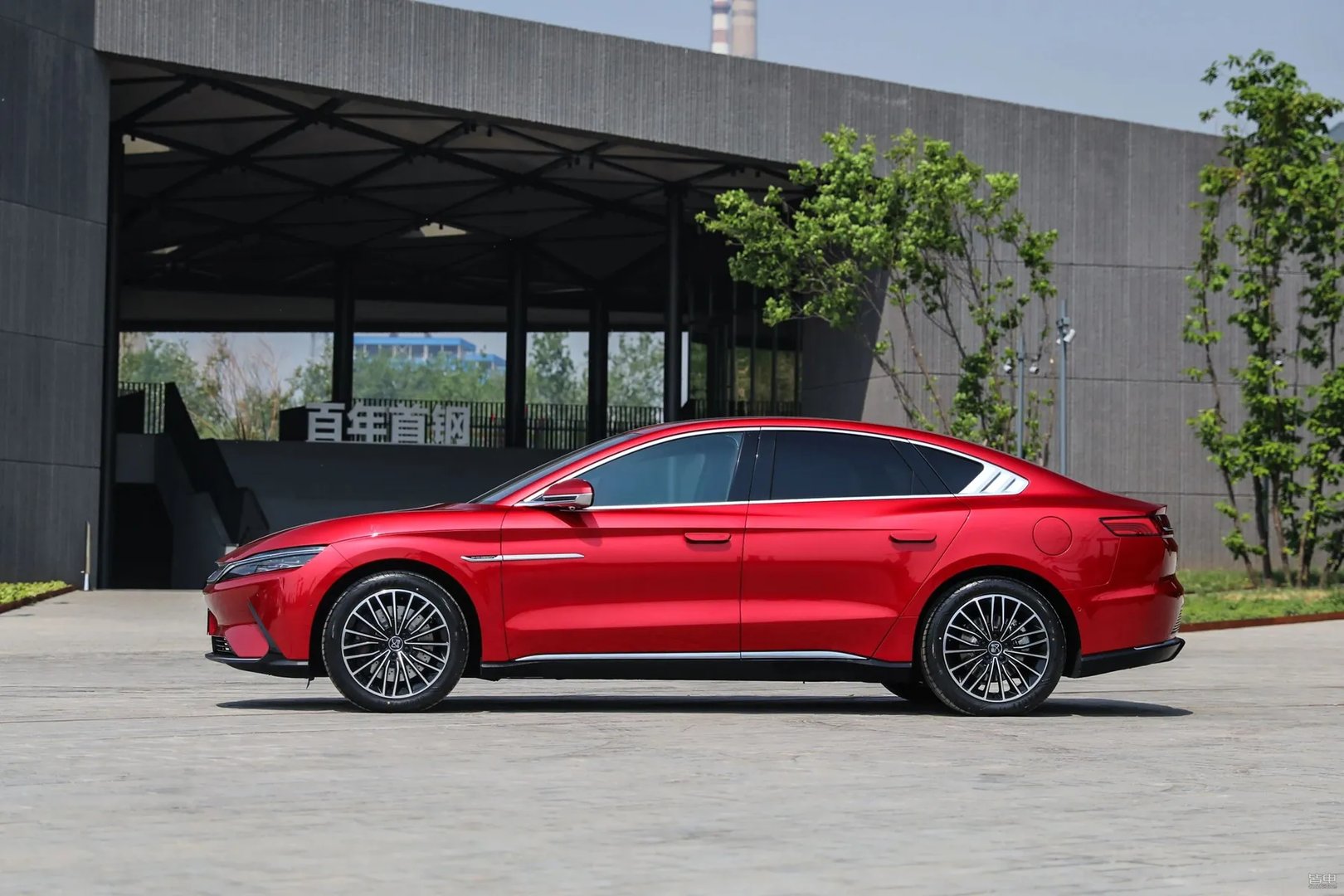 BYD_Han_1_generation__Sedan__3.jpg