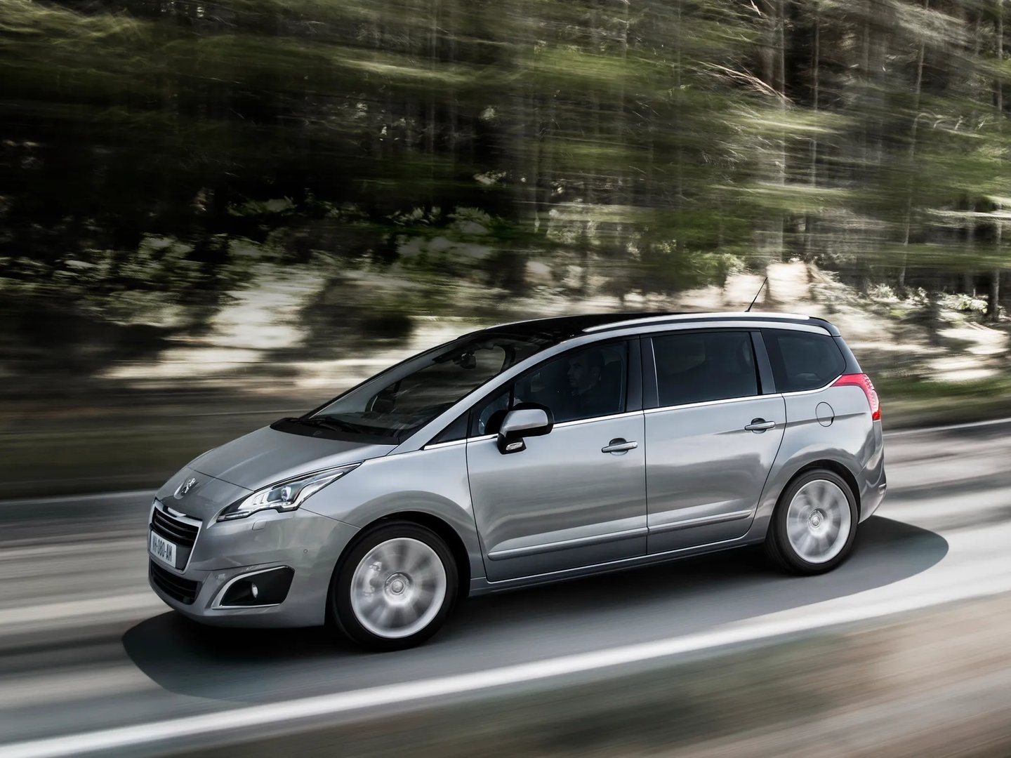 Peugeot_5008_1_generation_restyling__Minivan__2.jpg