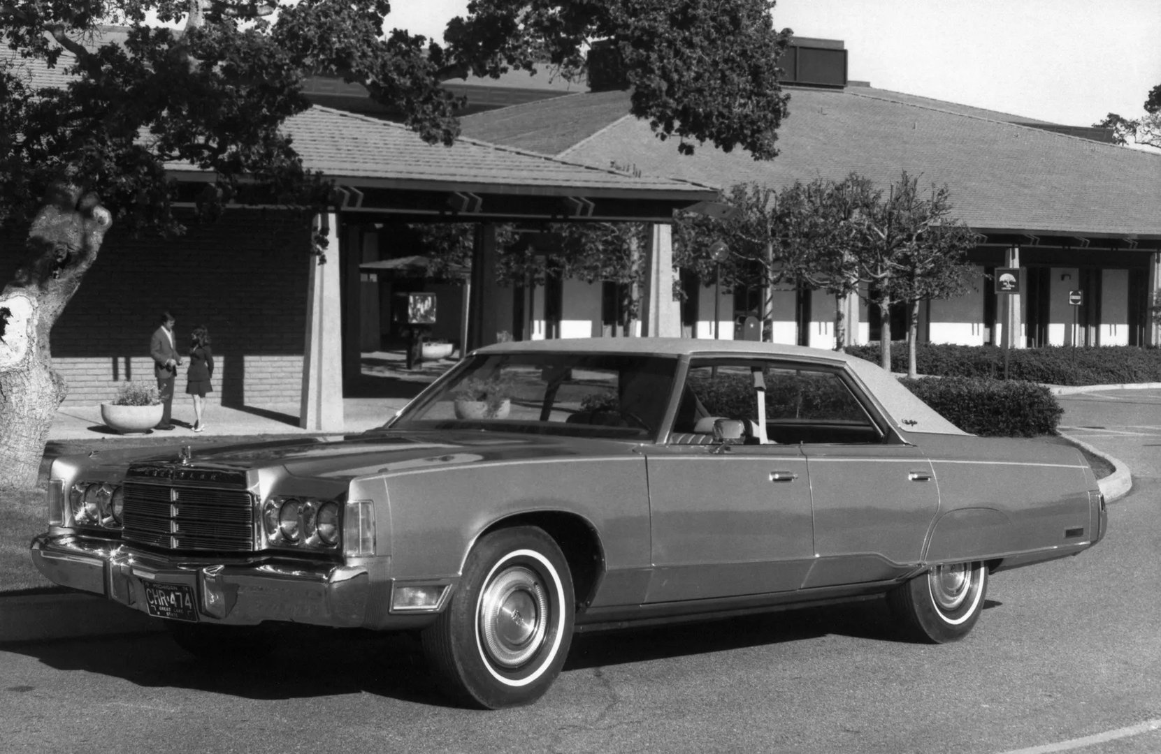 Chrysler_New_Yorker_9_generation__Sedan__2.jpg
