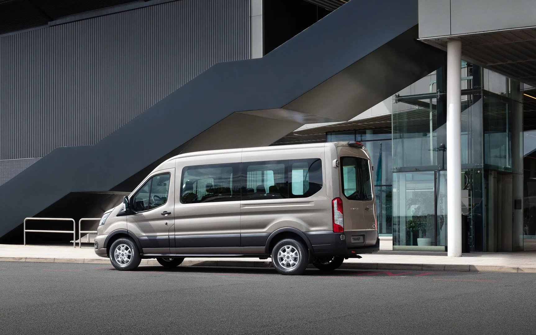 Ford_Transit_4_generation_restyling__Minivan__6.jpg