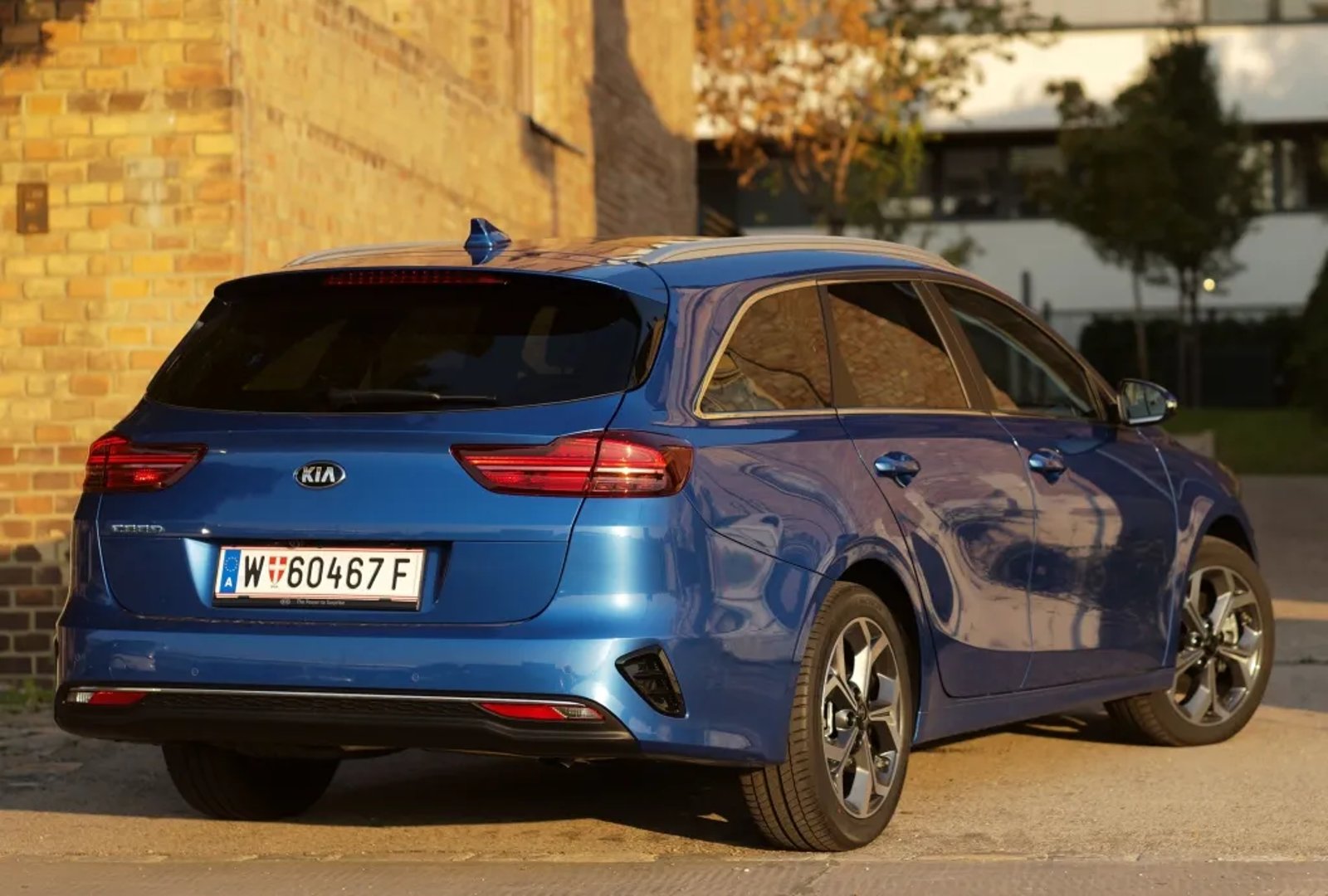 Kia_Ceed_3_generation__Estate_5-door__9.jpg
