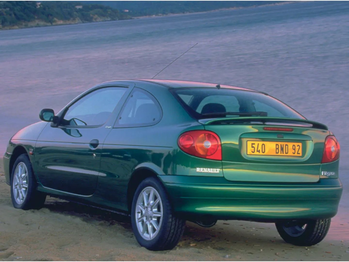 Renault_Megane_1_generation_restyling__Coupe__4.jpg