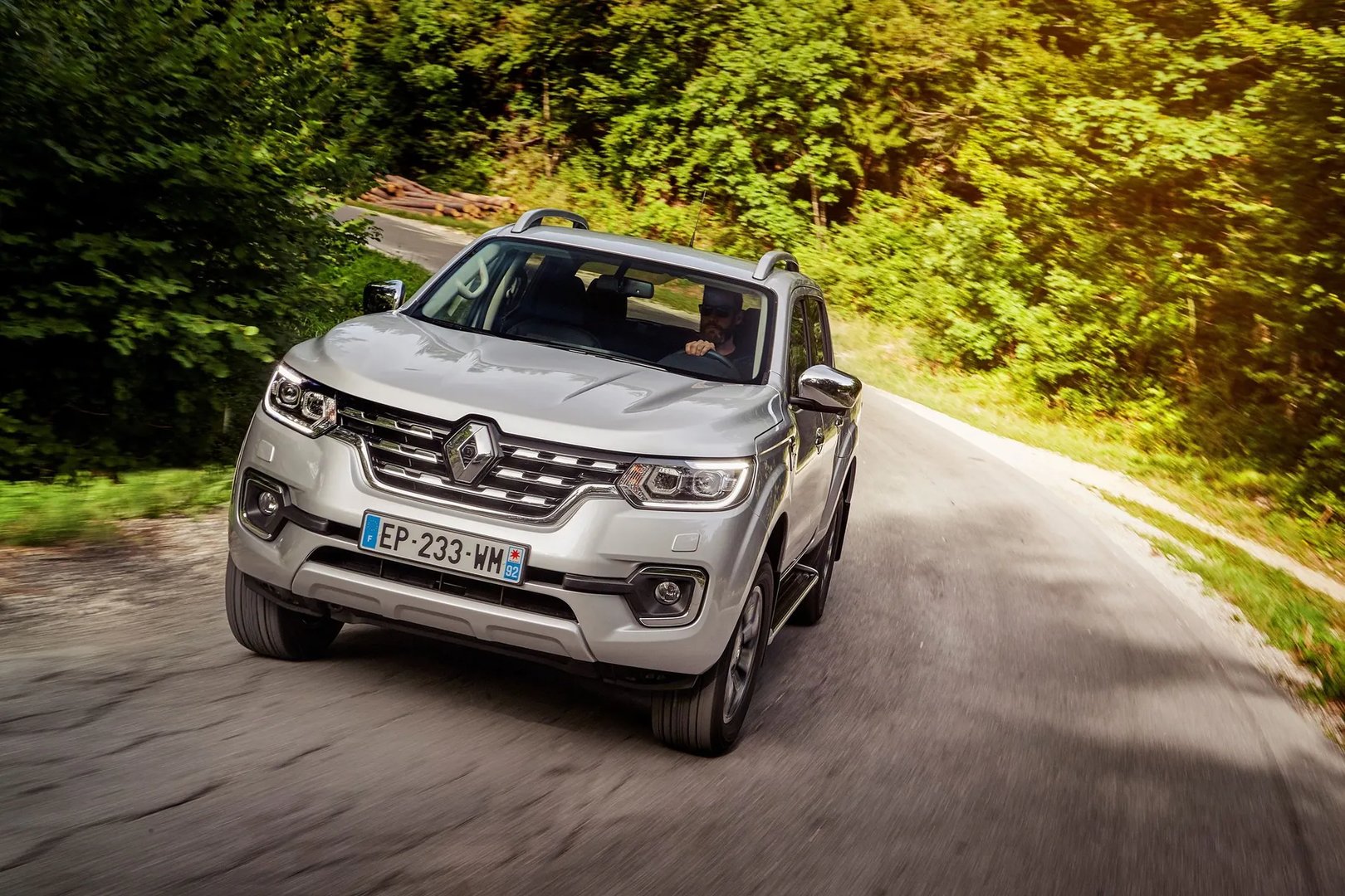 Renault_Alaskan_1_generation__Pickup_double-cab__4.jpg