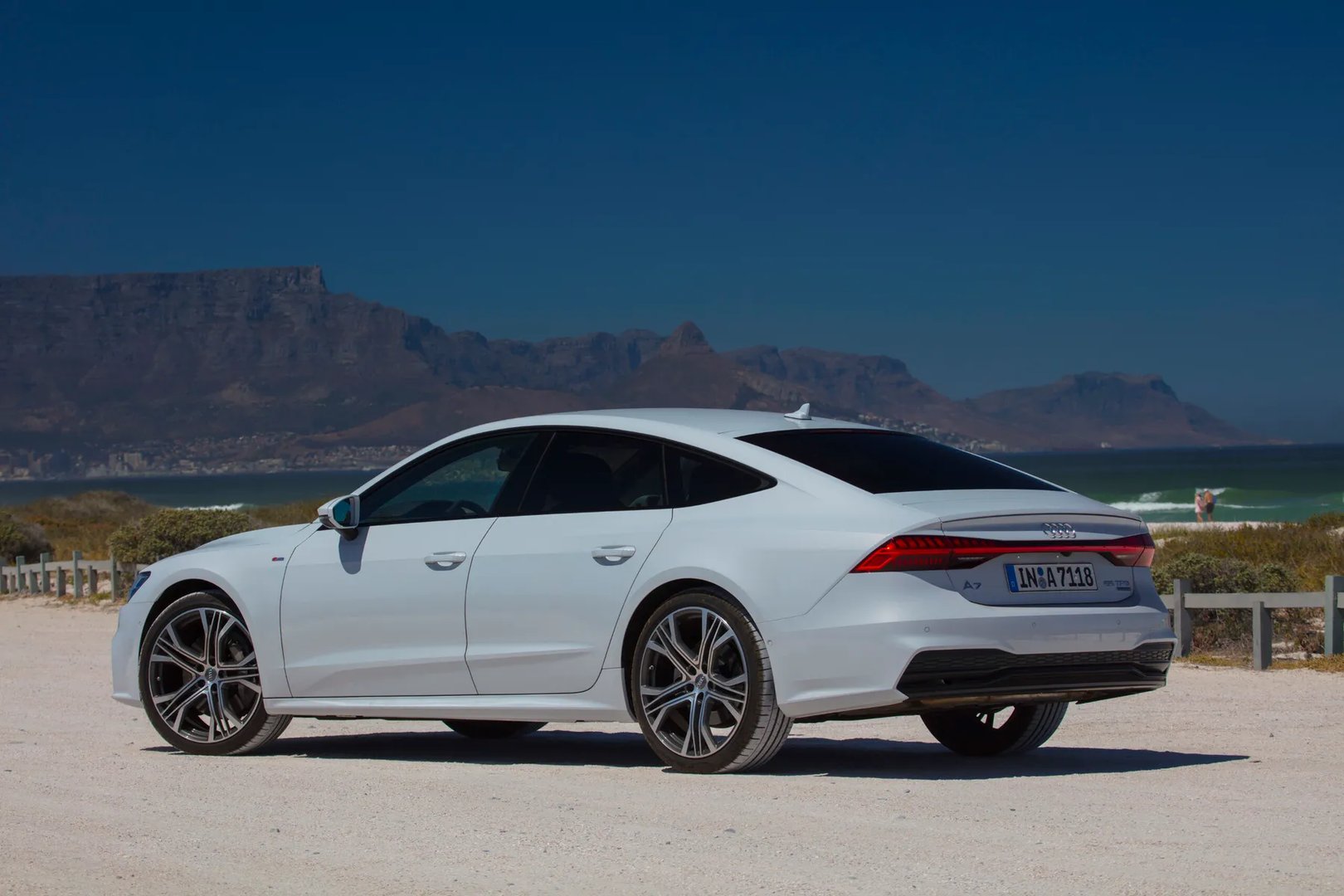 Audi_A7_2_generation__Liftback__8.jpg