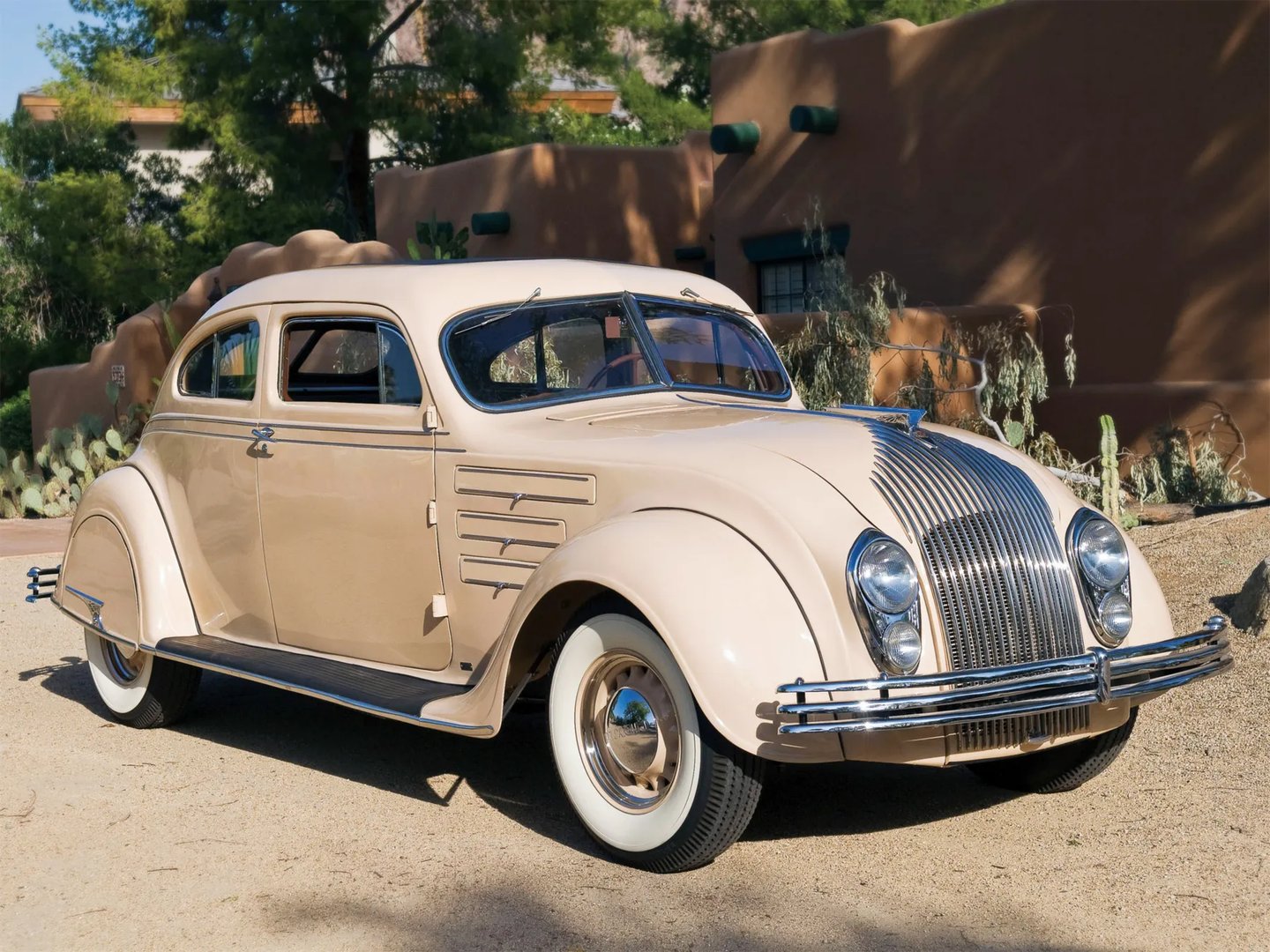 Chrysler_Imperial_3_generation__Coupe__2.jpg