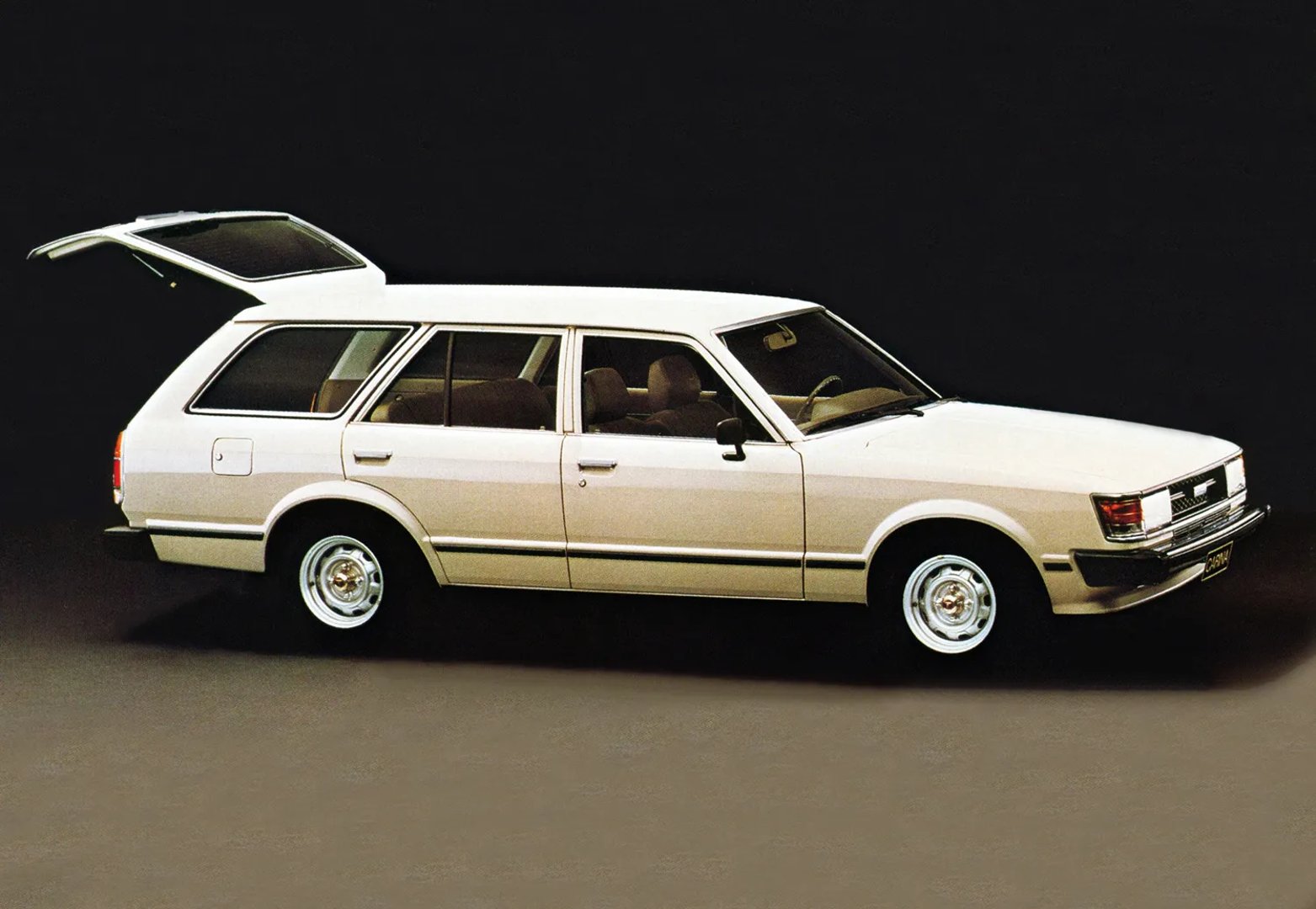Toyota_Carina_2_generation__Estate_5-door__2.jpg