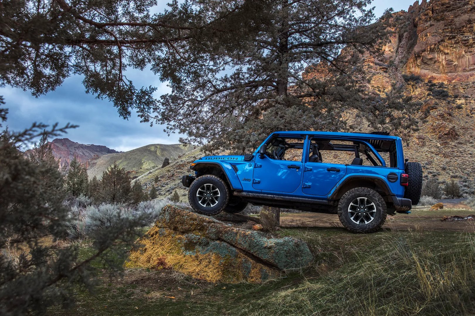 Jeep_Wrangler_4_generation_restyling_1__SUV_5-doors__1.jpg