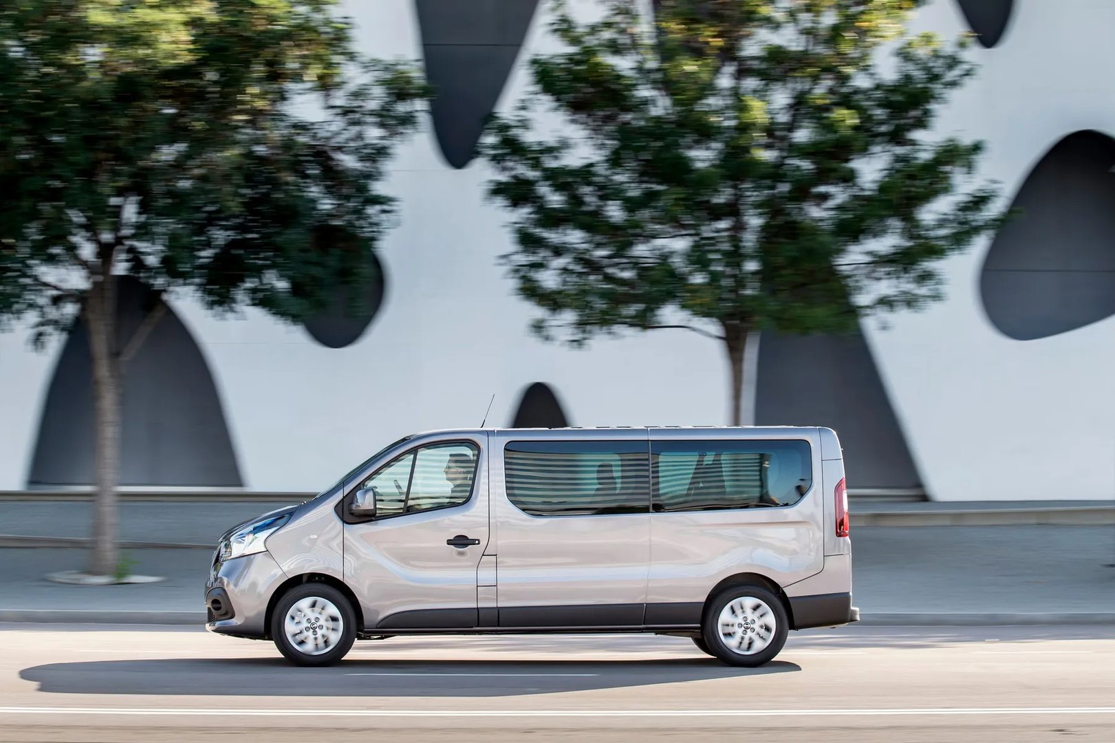 Nissan_NV300_1_generation__Minivan__12.jpg