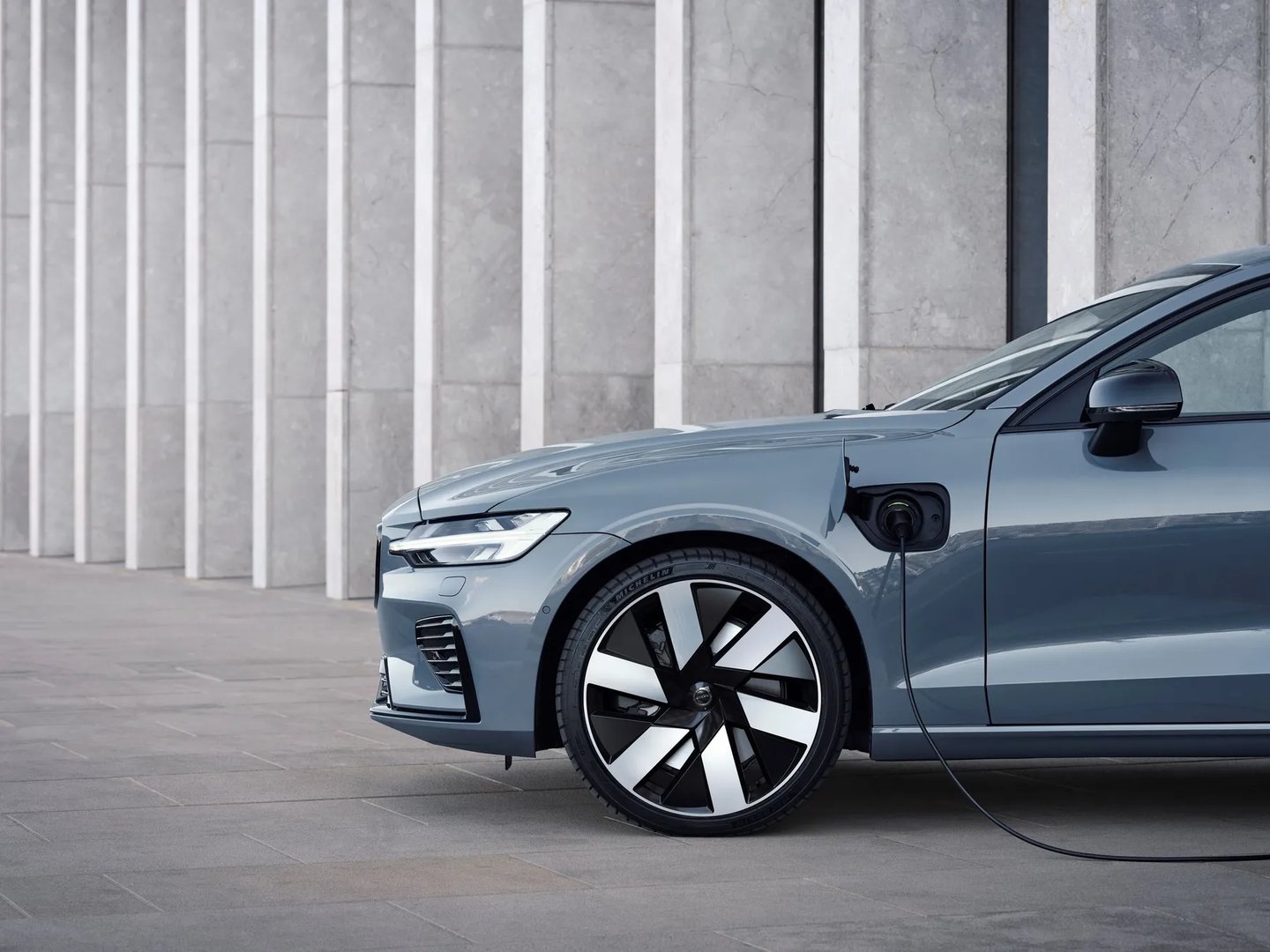 Volvo_S60_3_generation_restyling_1__Sedan__10.jpg