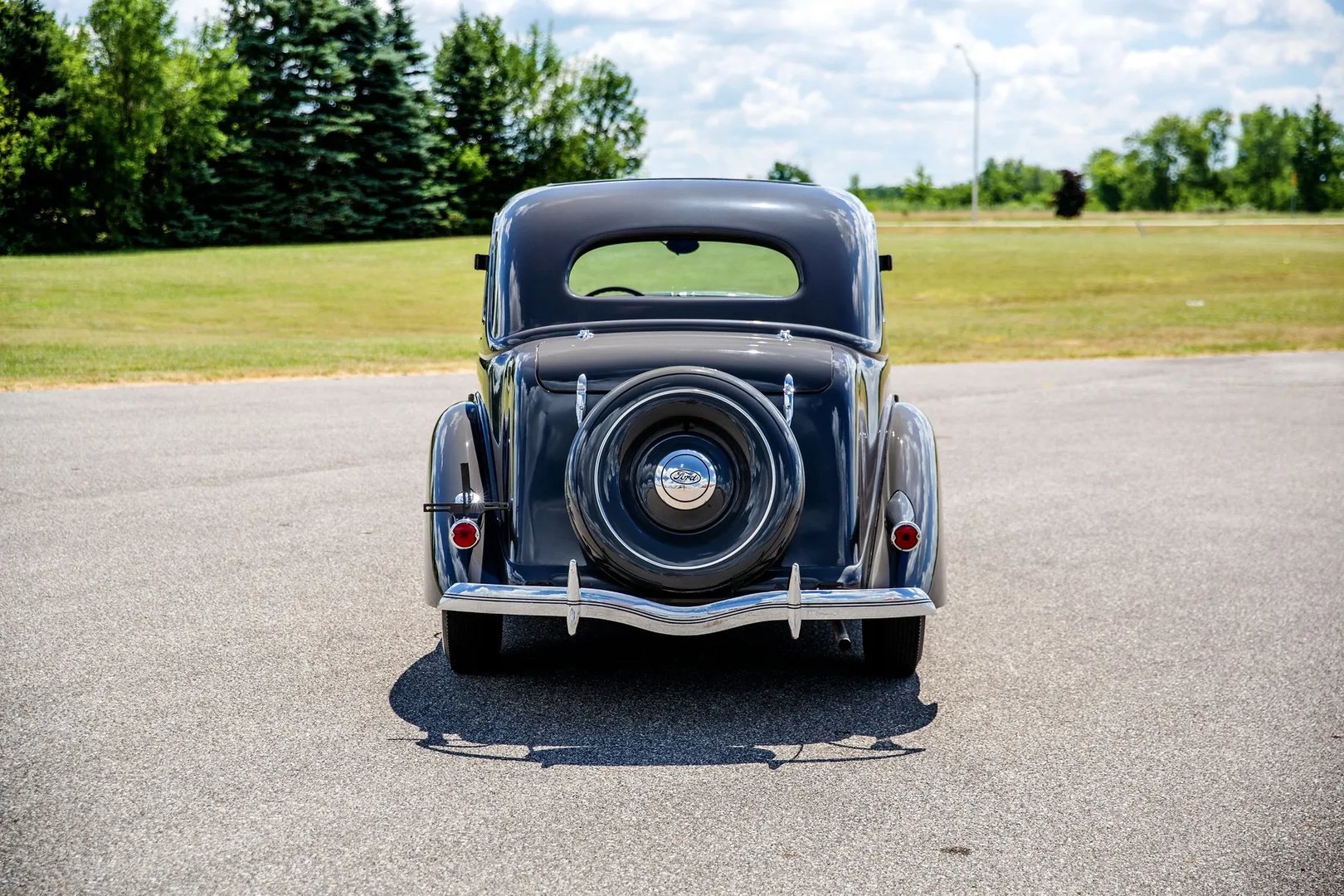 Ford_V8_2_generation__Sedan__4.jpg