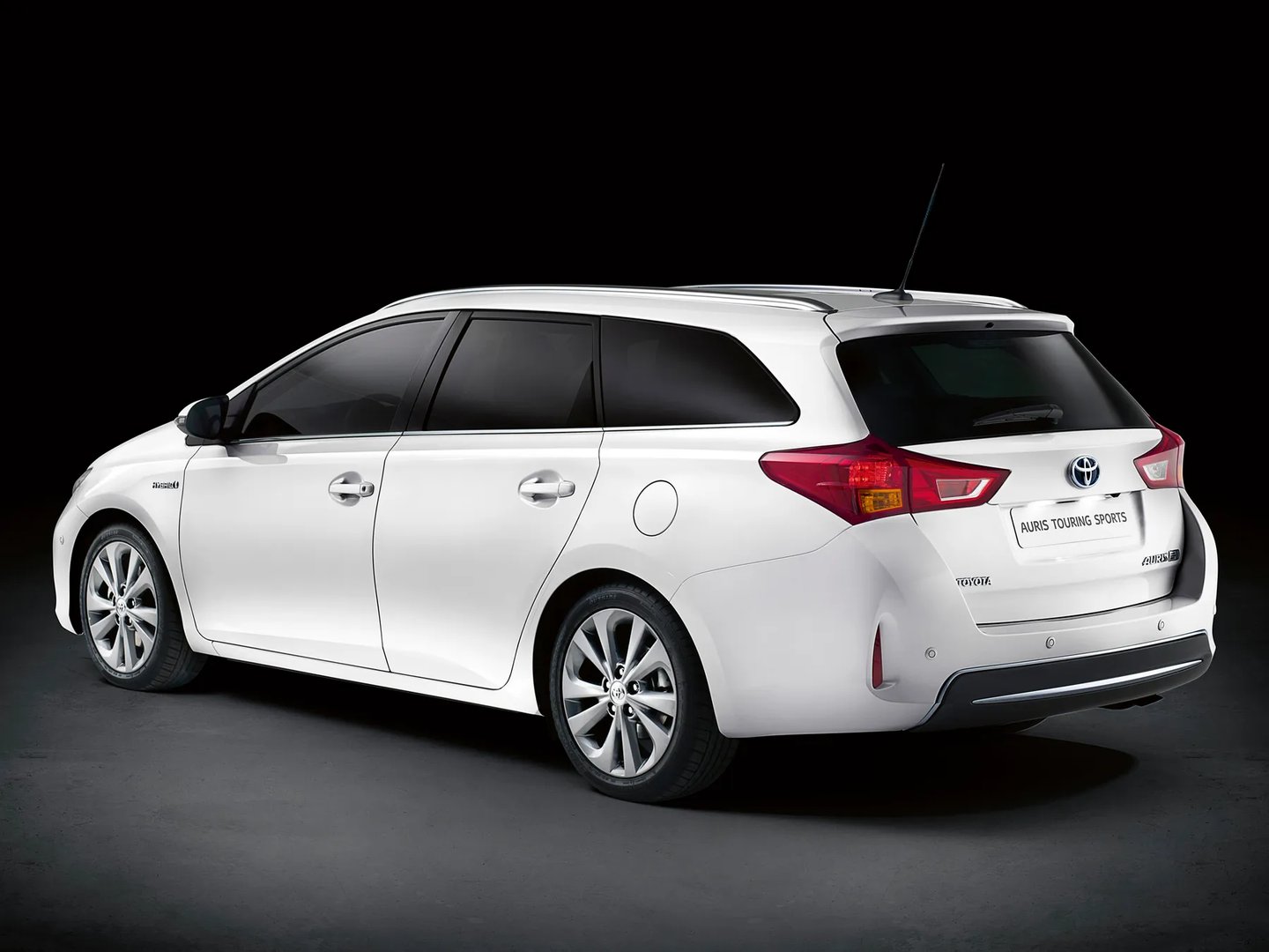 Toyota_Auris_2_generation__Estate_5-door__2.jpg