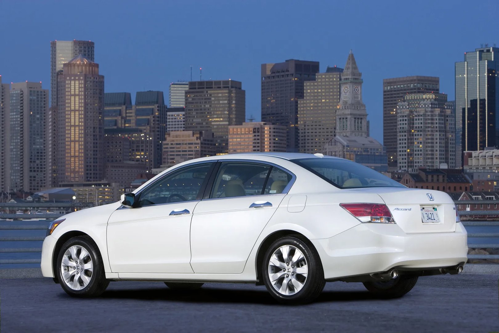 Honda_Accord_(USA)_8_generation__Sedan__3.jpg