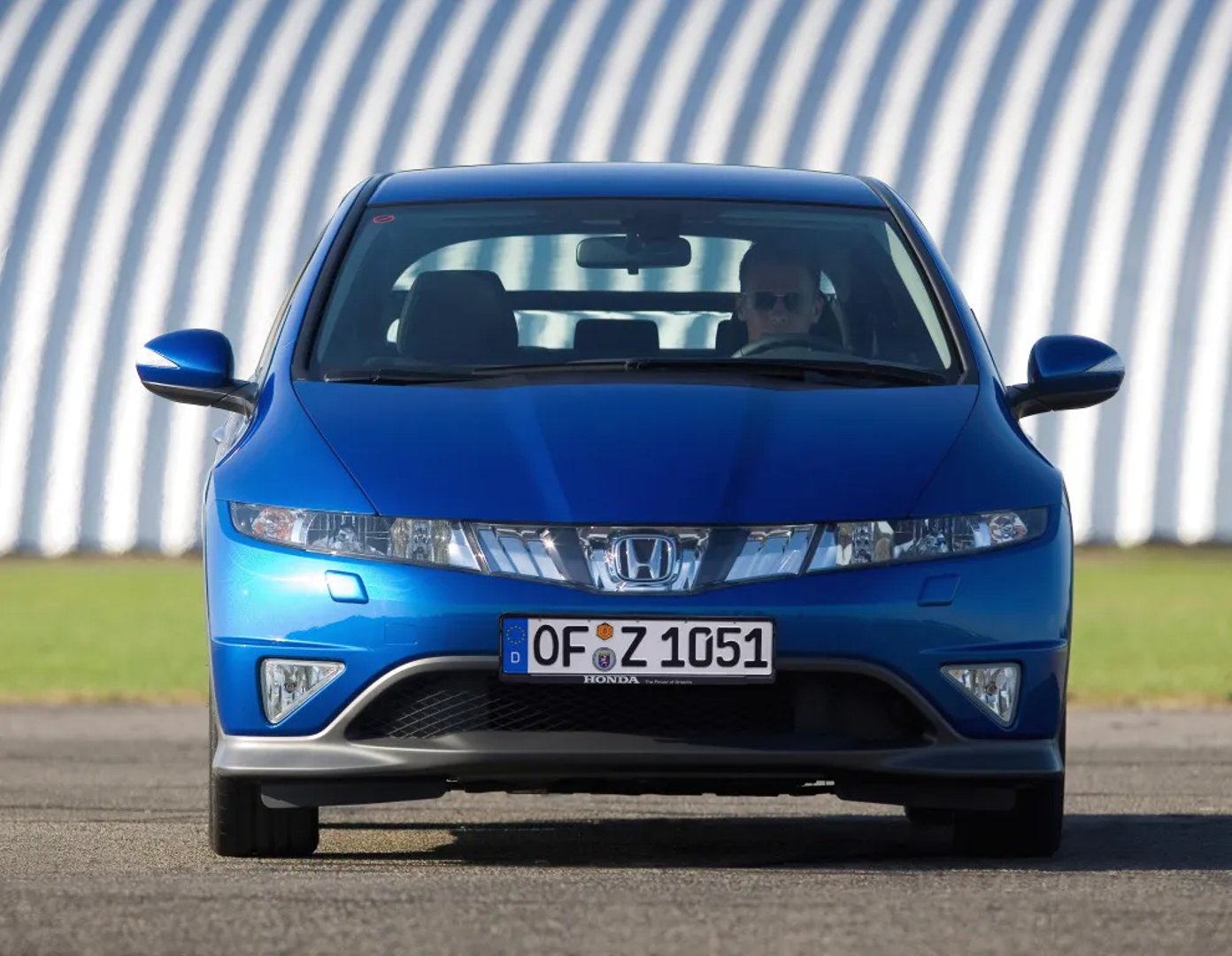 Honda_Civic_8_generation__Hatchback_3-door__8.jpg