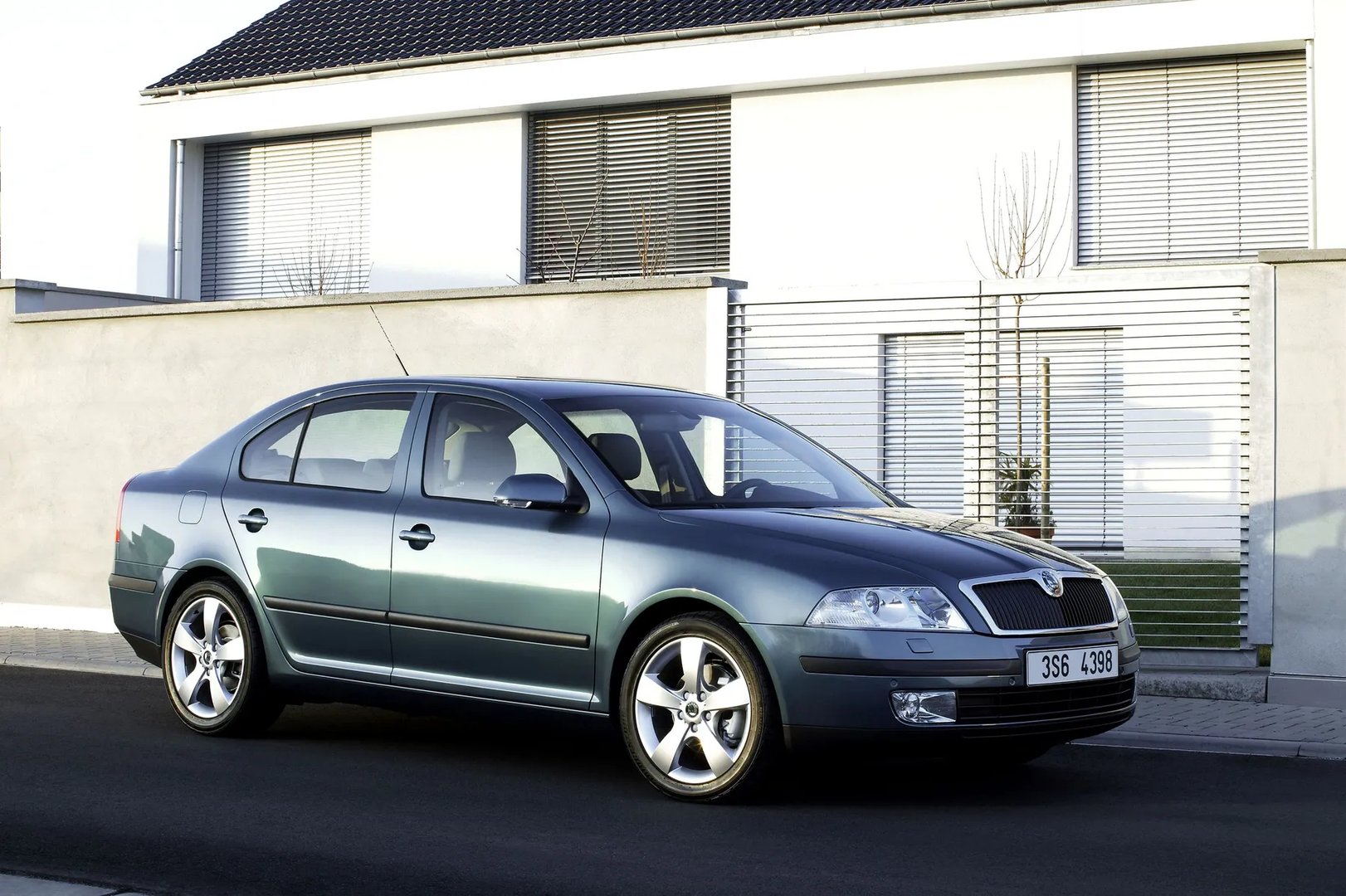 Skoda_Octavia_2_generation__Liftback__7.jpg