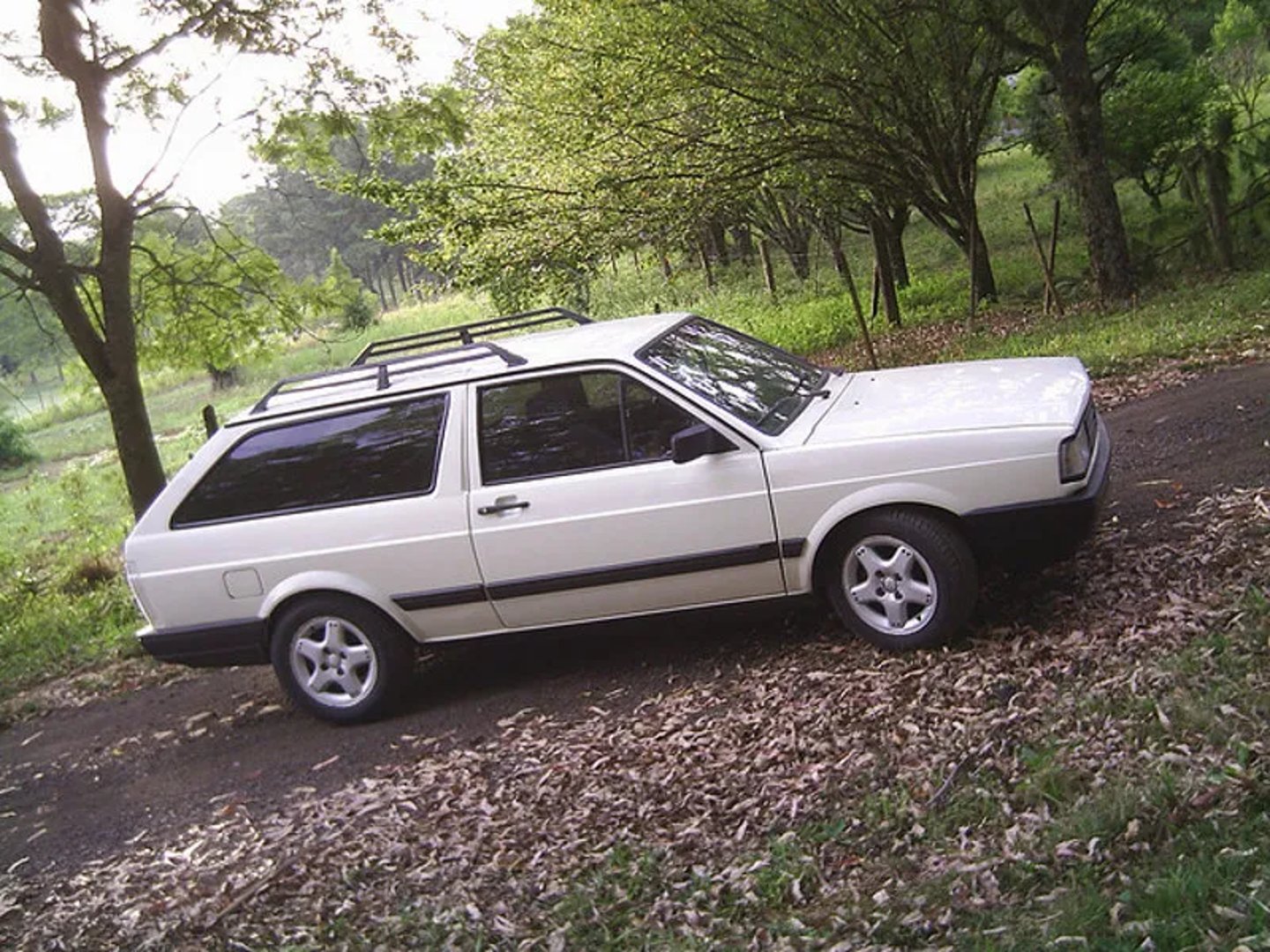 Volkswagen_Parati_1_generation__Estate_3-door__3.jpg
