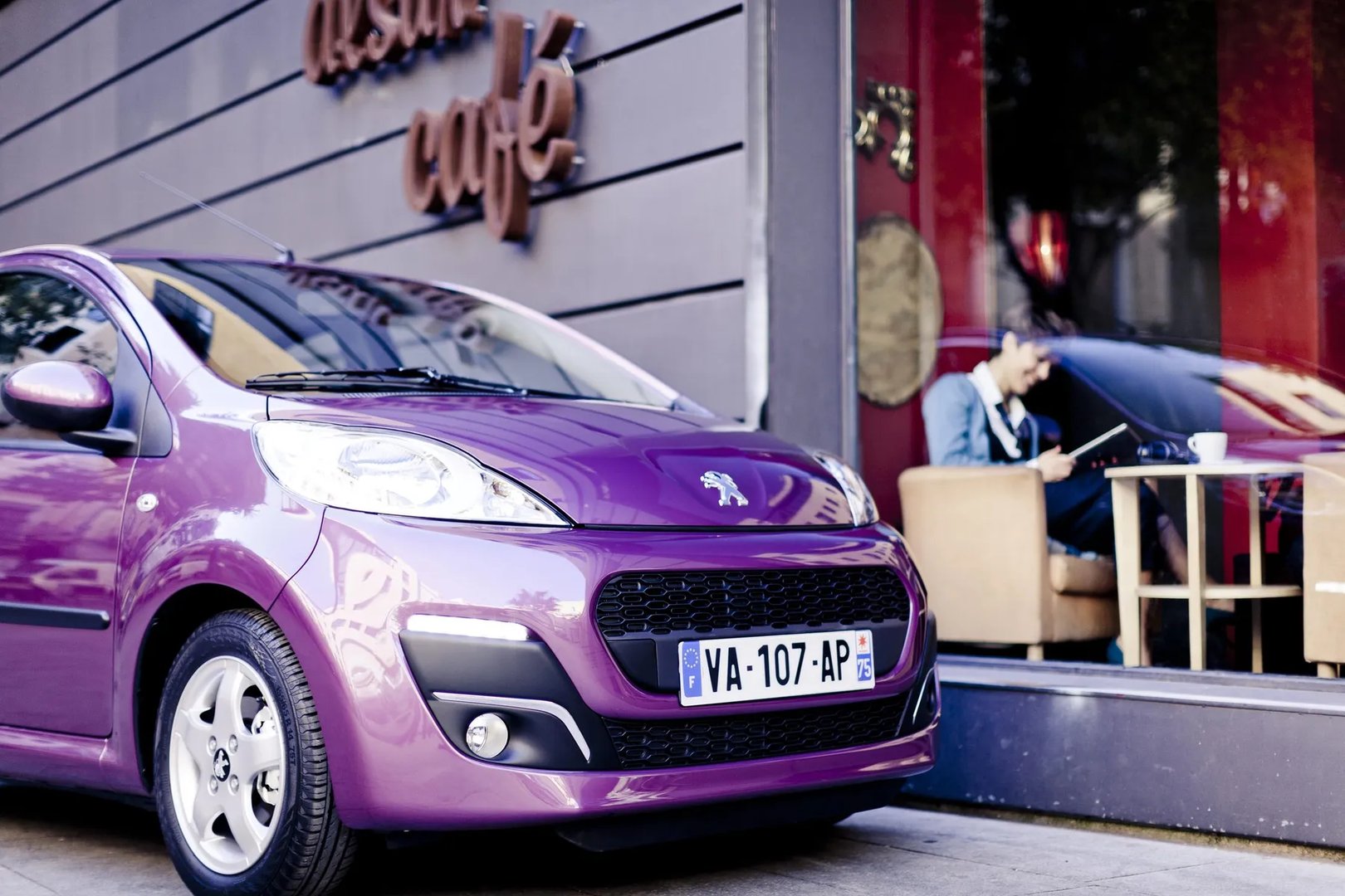Peugeot_107_1_generation_restyling_2__Mini_5-doors__4.jpg