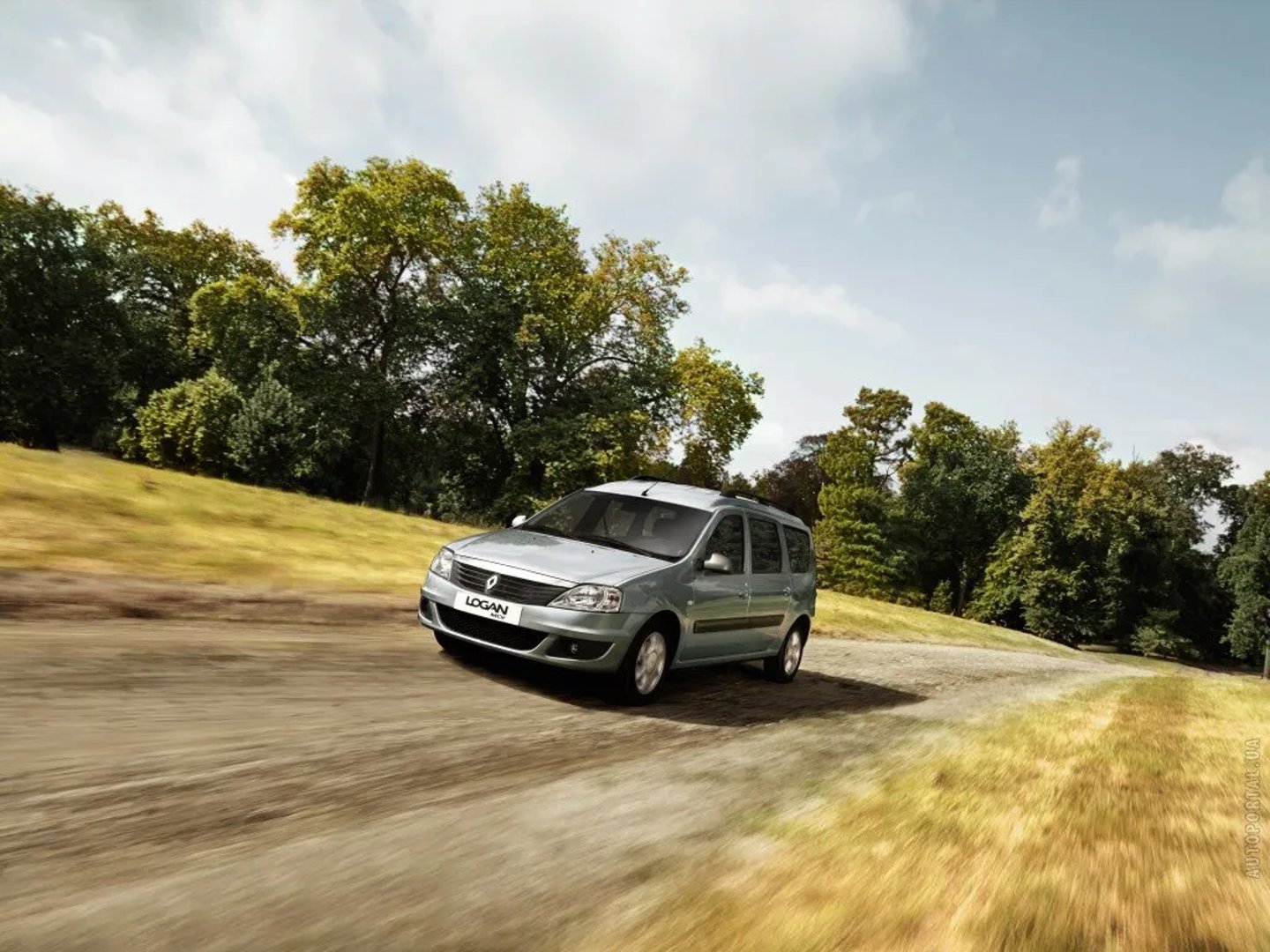 Renault_Logan_1_generation_restyling__Estate_5-door__2.jpg