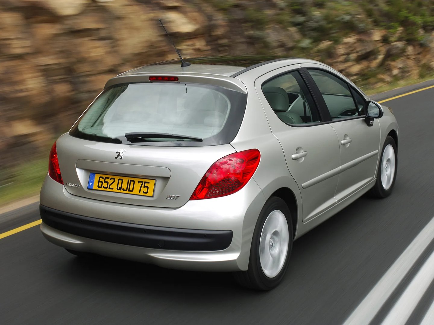 Peugeot_207_1_generation__Hatchback_5-door__1.jpg