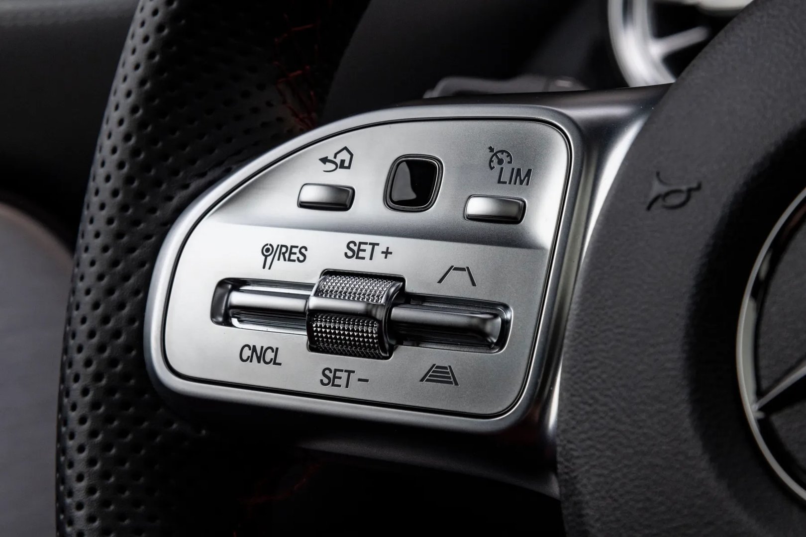 Mercedes_GLA_2_generation__SUV_5-doors__11.jpg
