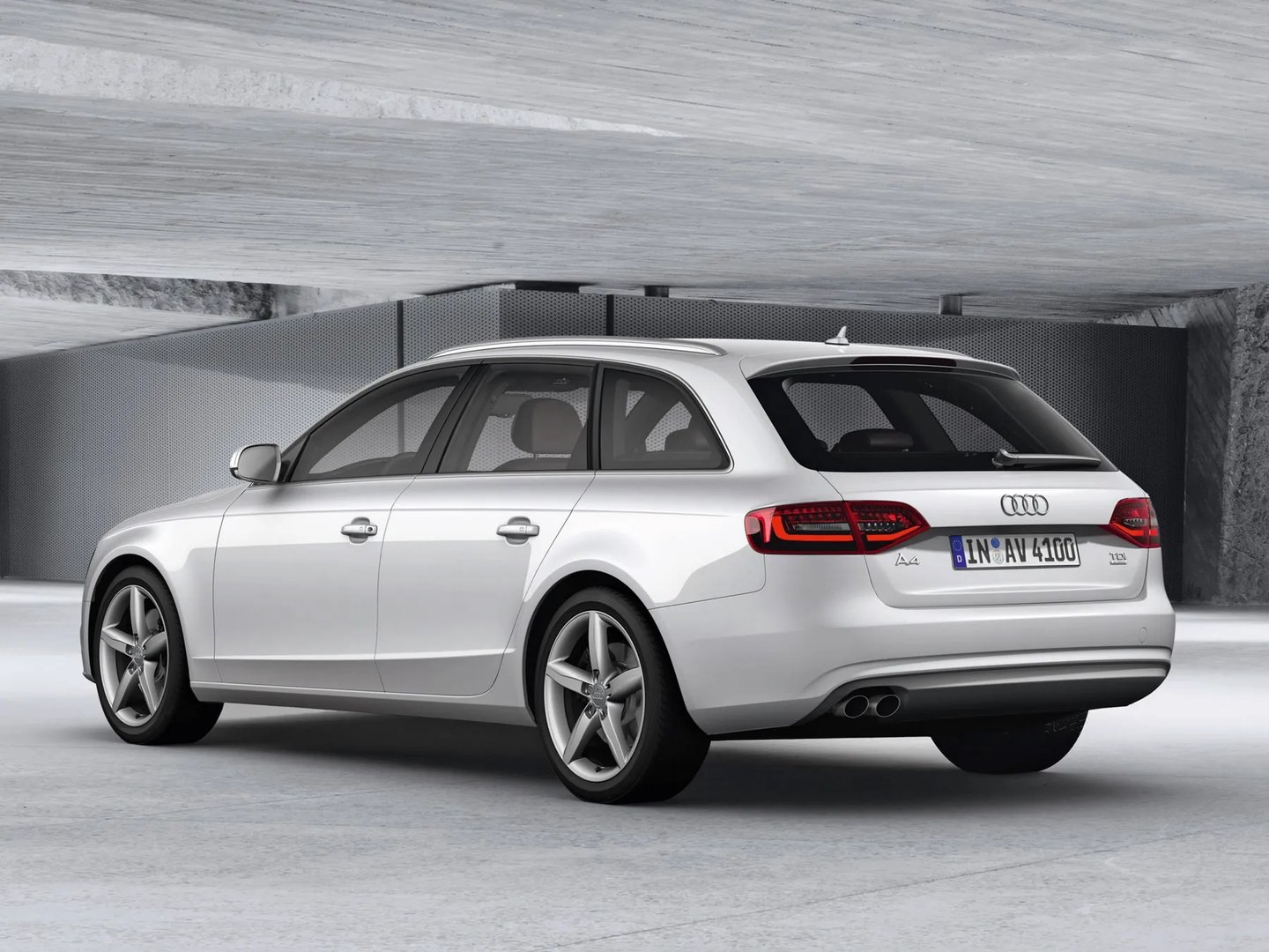 Audi_A4_4_generation_restyling__Estate_5-door__7.jpg