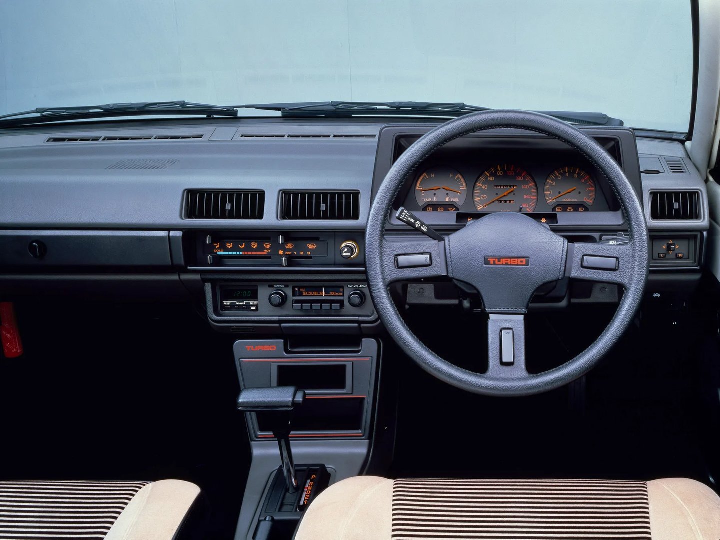 Nissan_Sunny_5_generation__Sedan__9.jpg