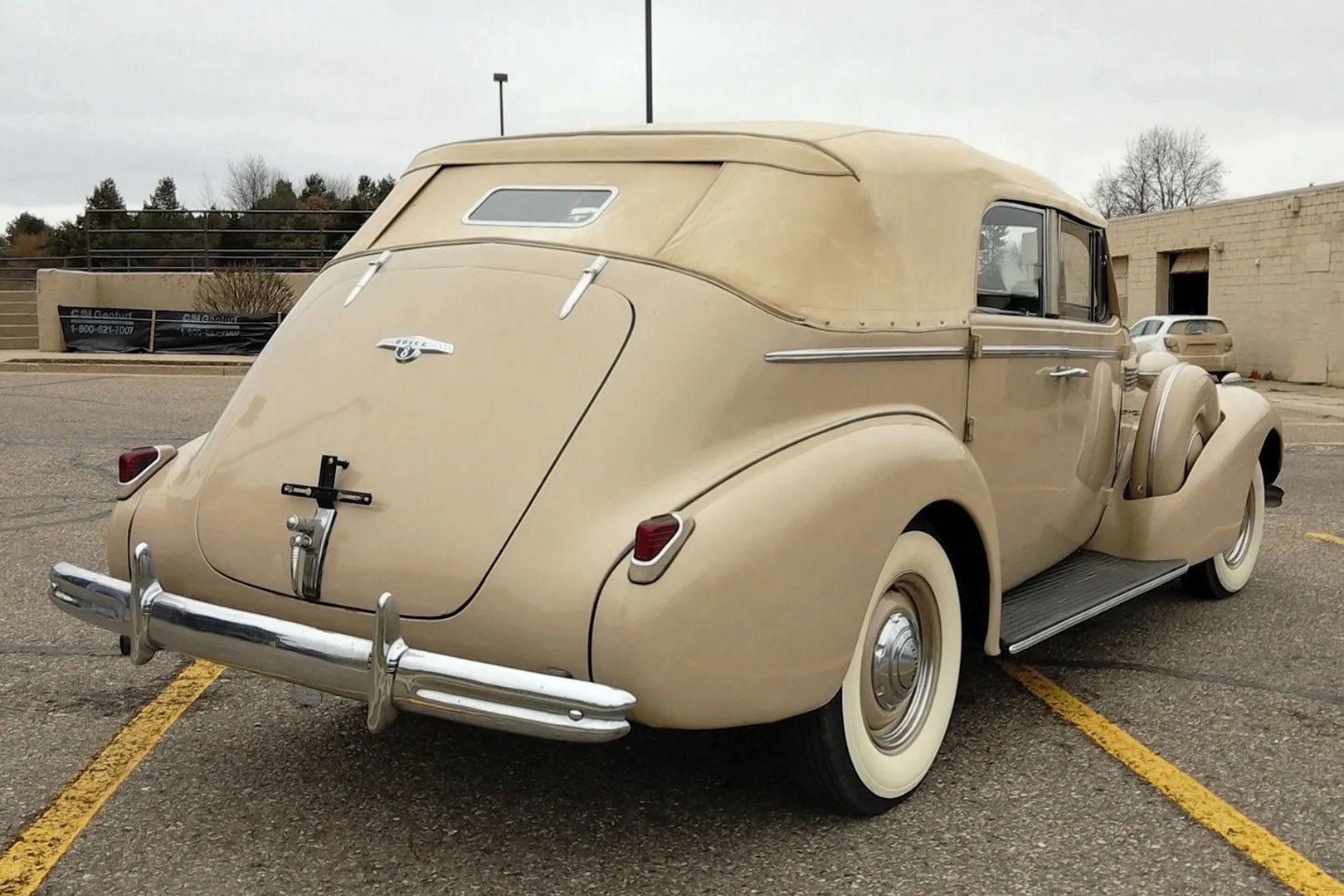 Buick_Roadmaster_2_generation__Phaeton__7.jpg