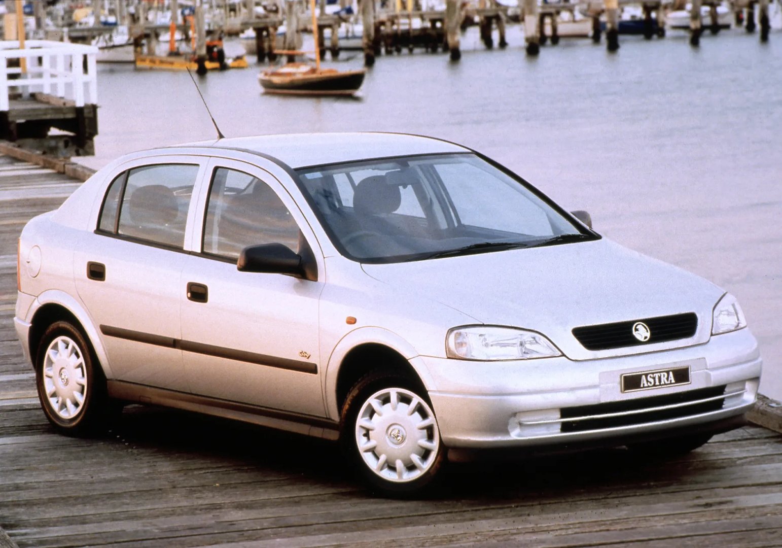 Holden_Astra_4_generation__Hatchback_5-door__2.jpg