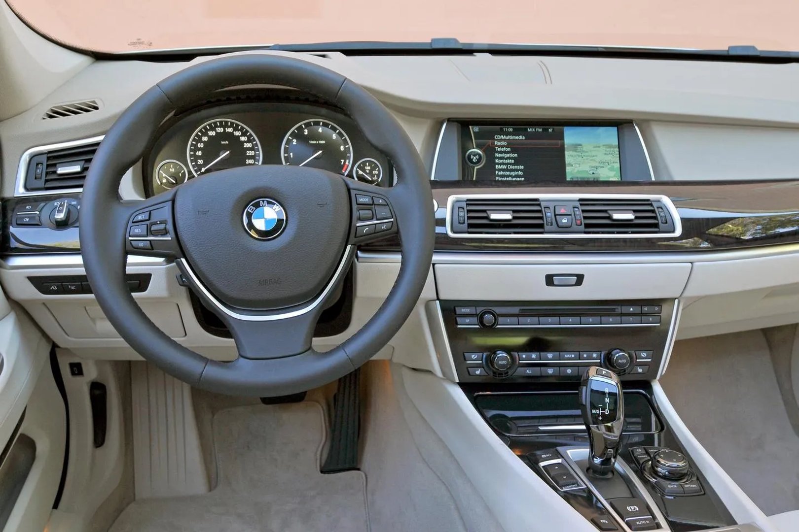 BMW_5_series_6_generation__Liftback__7.jpg