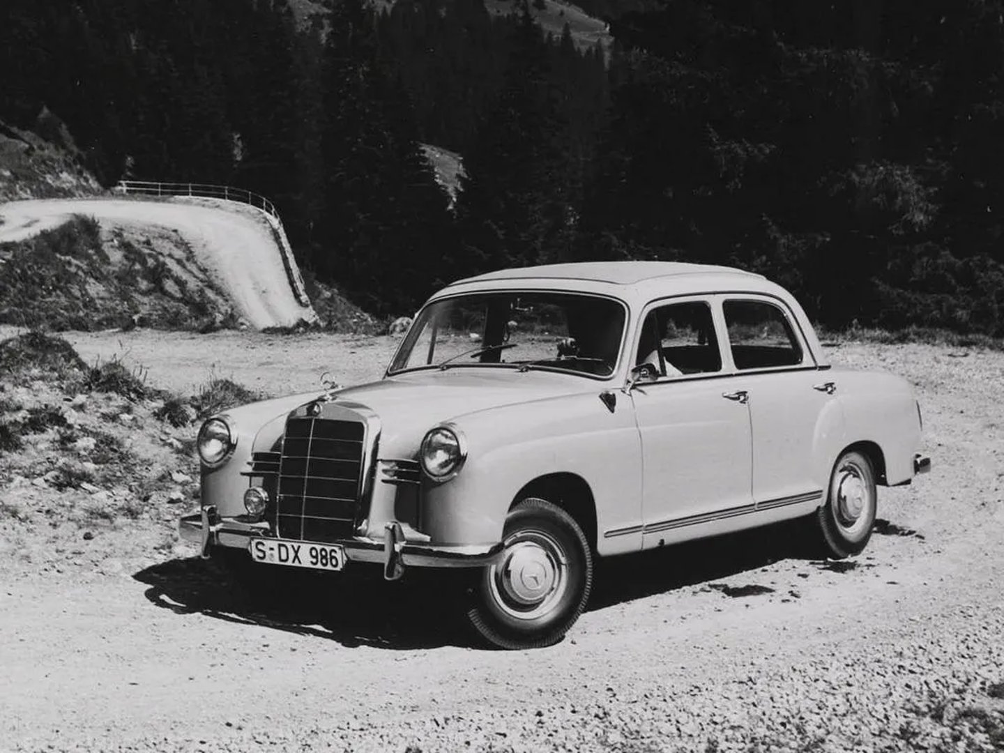 Mercedes_W120_1_generation__Sedan__1.jpg