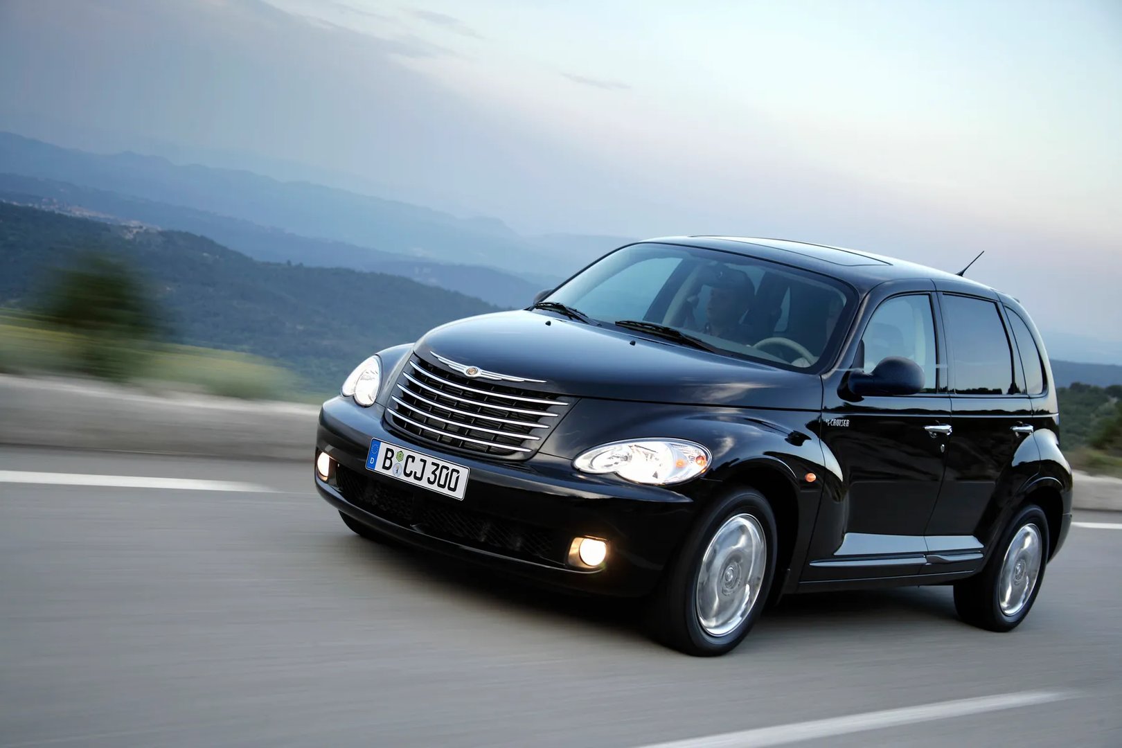 Chrysler_PT_Cruiser_1_generation__Hatchback_5-door__1.jpg
