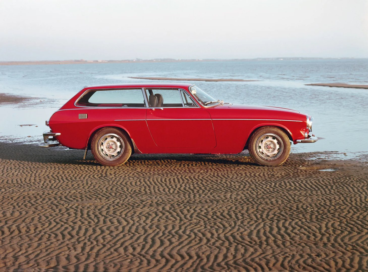 Volvo_P1800_1_generation__Estate_3-door__6.jpg