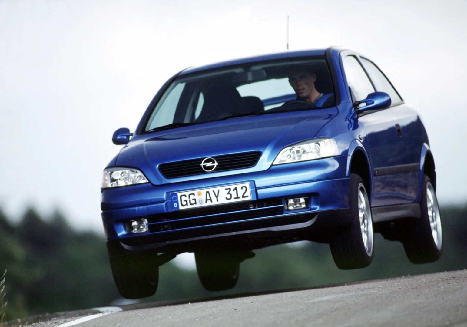 Opel_Astra_OPC_1_generation__Hatchback_3-door__5.jpg