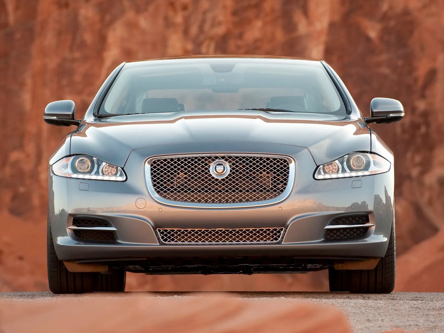 Jaguar_XJ_4_generation__Sedan_Long__8.jpg