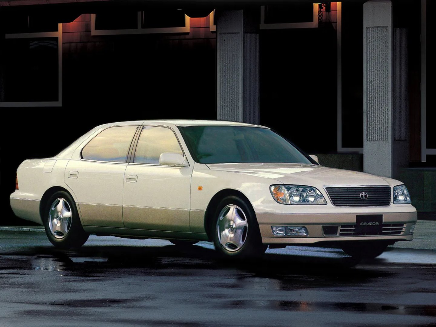 Toyota_Celsior_2_generation_restyling__Sedan__2.jpg