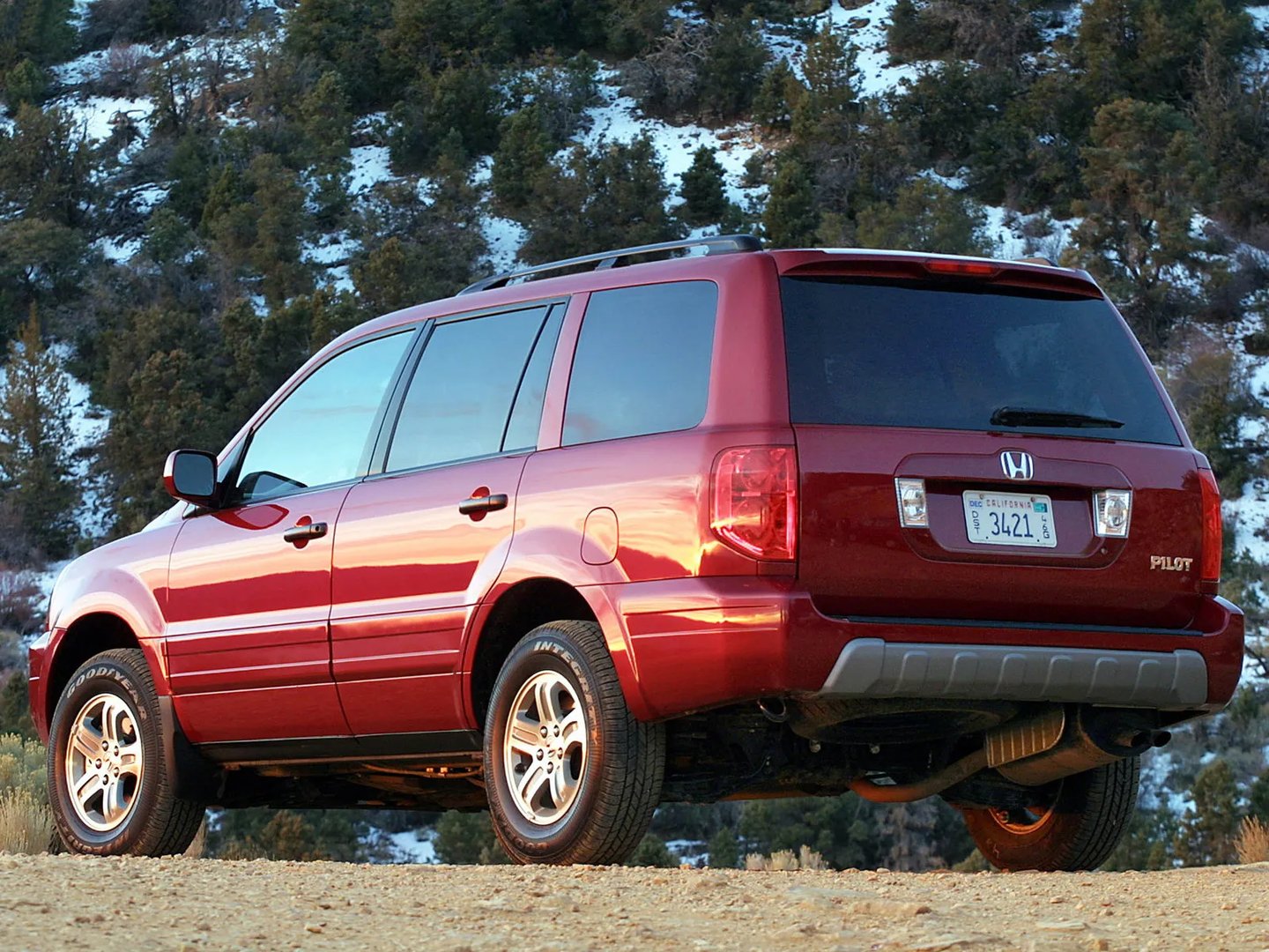 Honda_Pilot_1_generation__SUV_5-doors__7.jpg