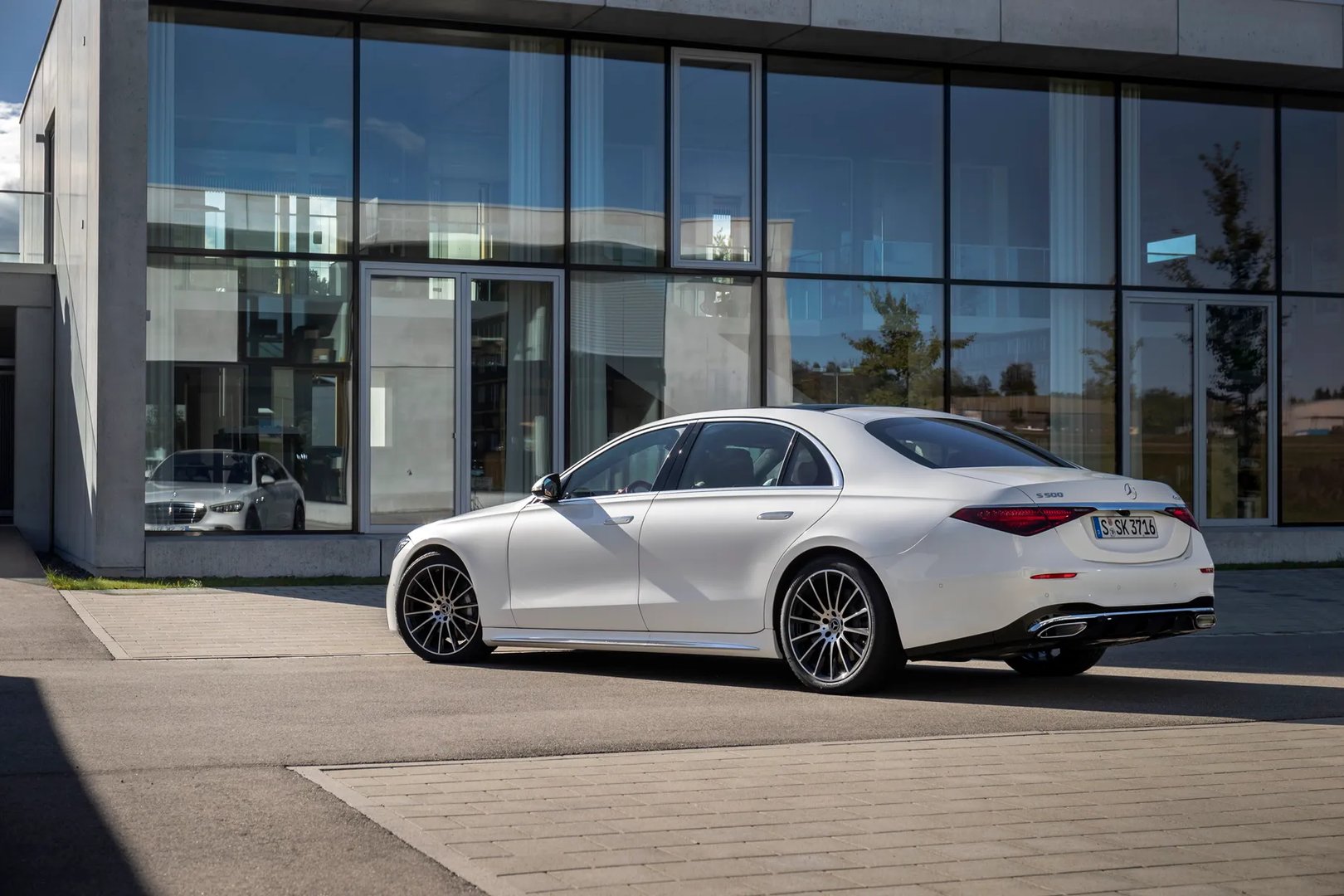 Mercedes_S-Class_7_generation__Sedan__3.jpg