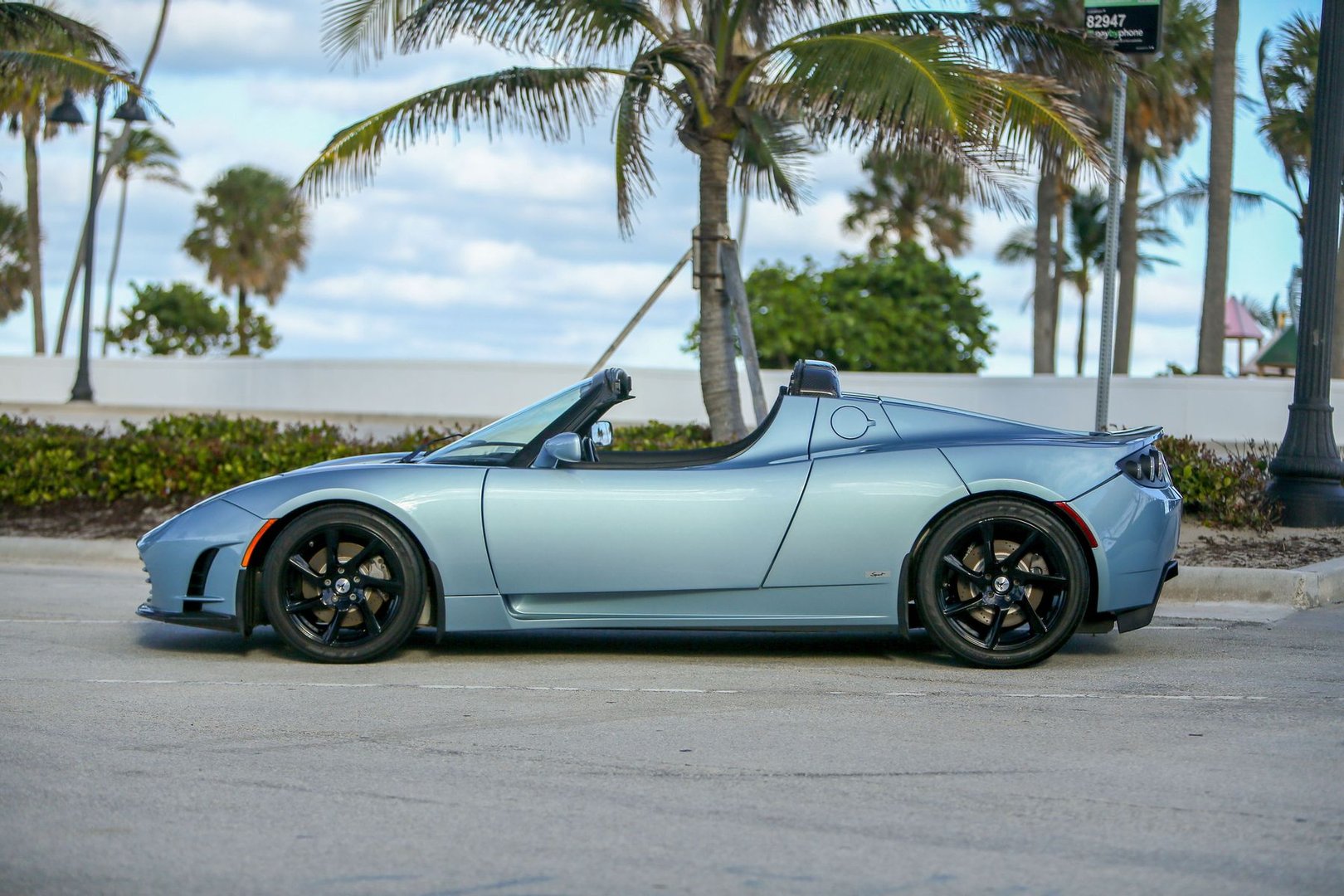 tesla_Roadster_1_generation__Roadster__27.jpg