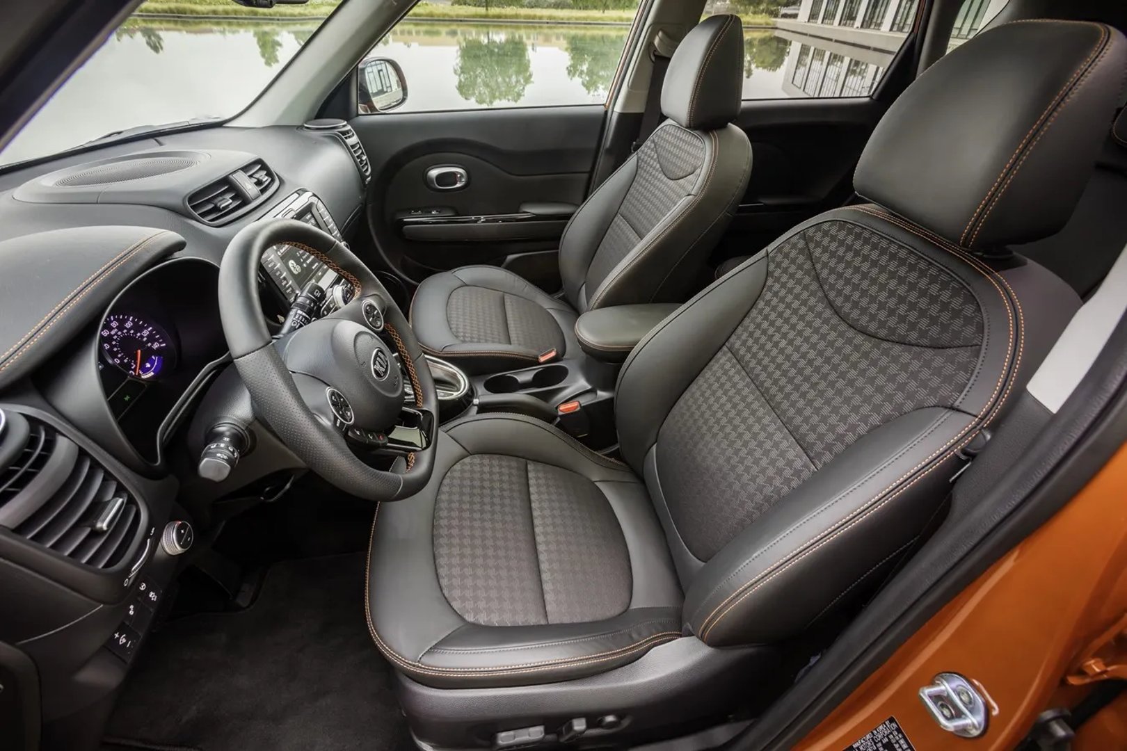 Kia_Soul_2_generation_restyling__Hatchback_5-door__5.jpg